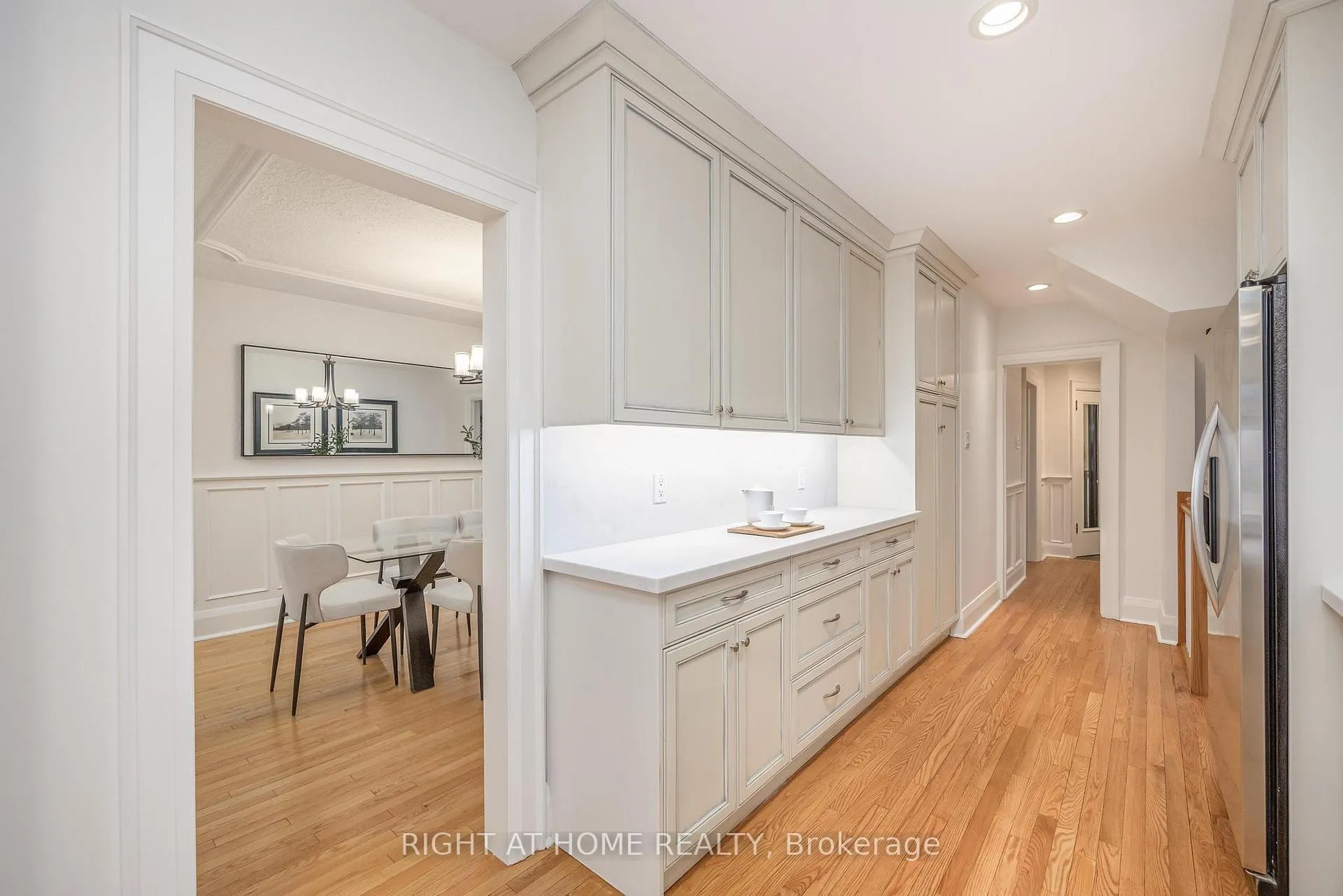 Photo 12 of 25 Fleming Crescent, Toronto, Leaside — HOMEH