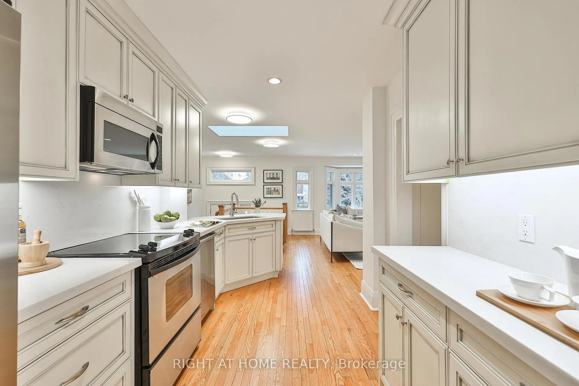 Photo 13 of 25 Fleming Crescent, Toronto, Leaside — HOMEH
