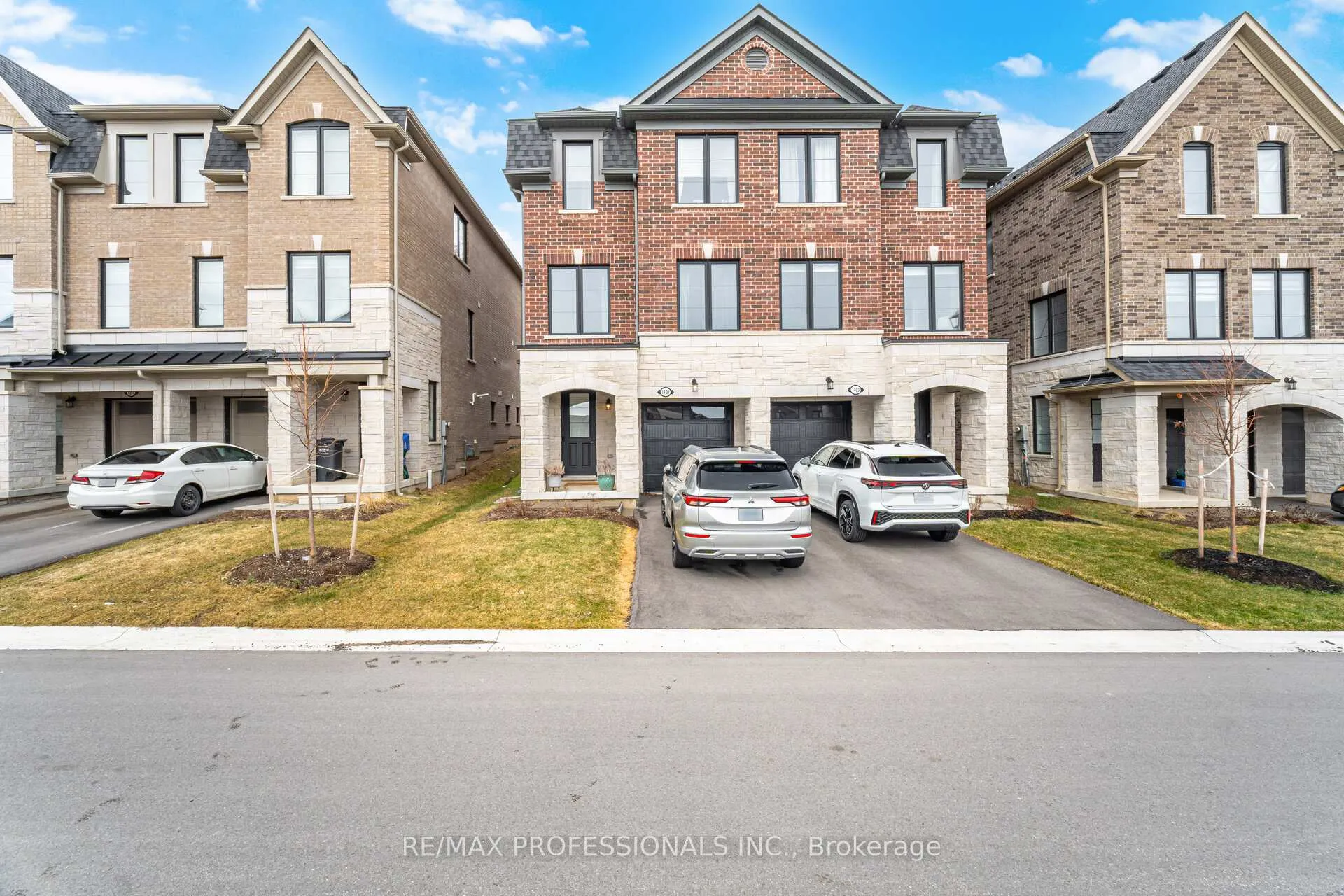 Photo 2 of 1401 National Common, Burlington, Tyandaga — HOMEH
