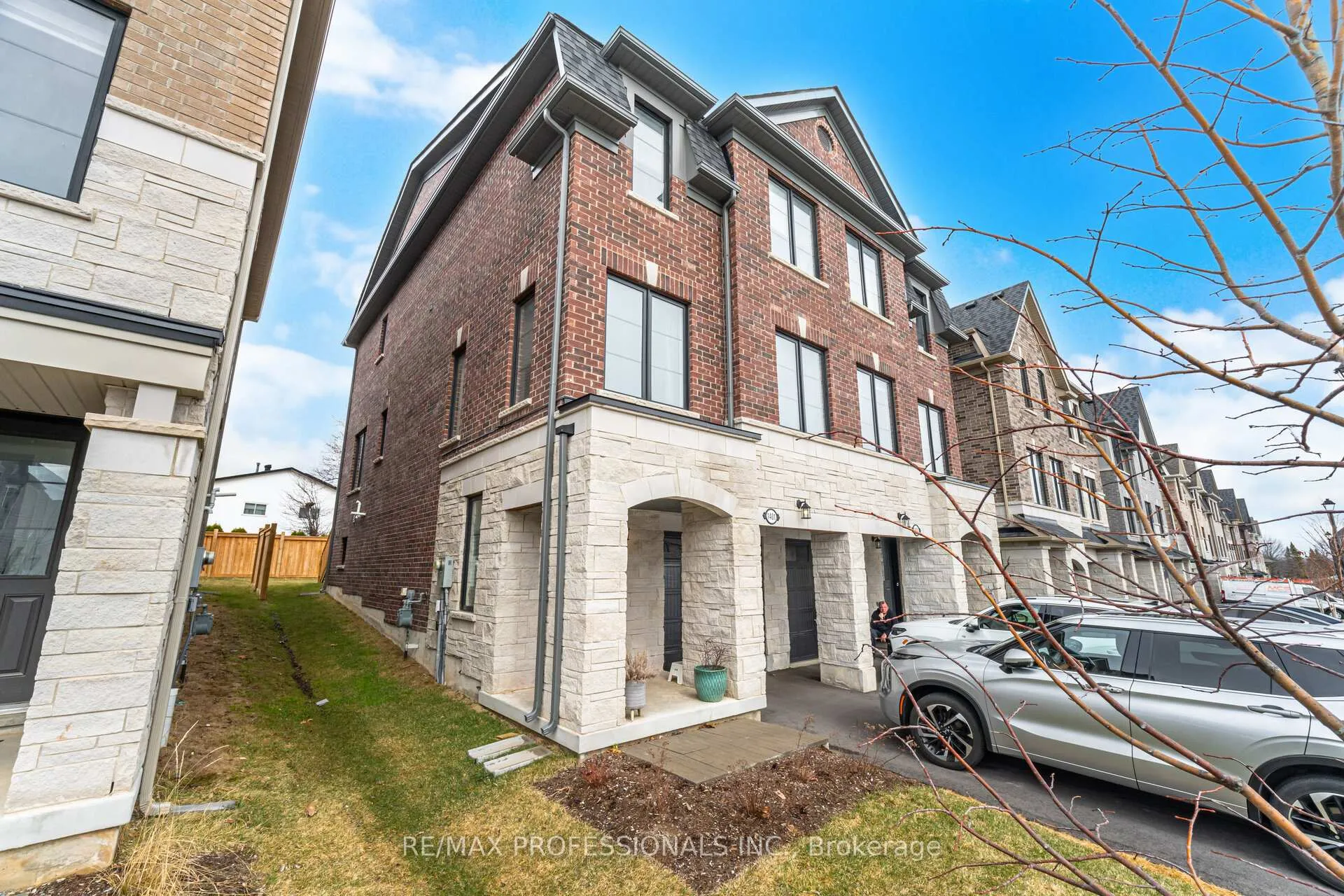 Photo 3 of 1401 National Common, Burlington, Tyandaga — HOMEH