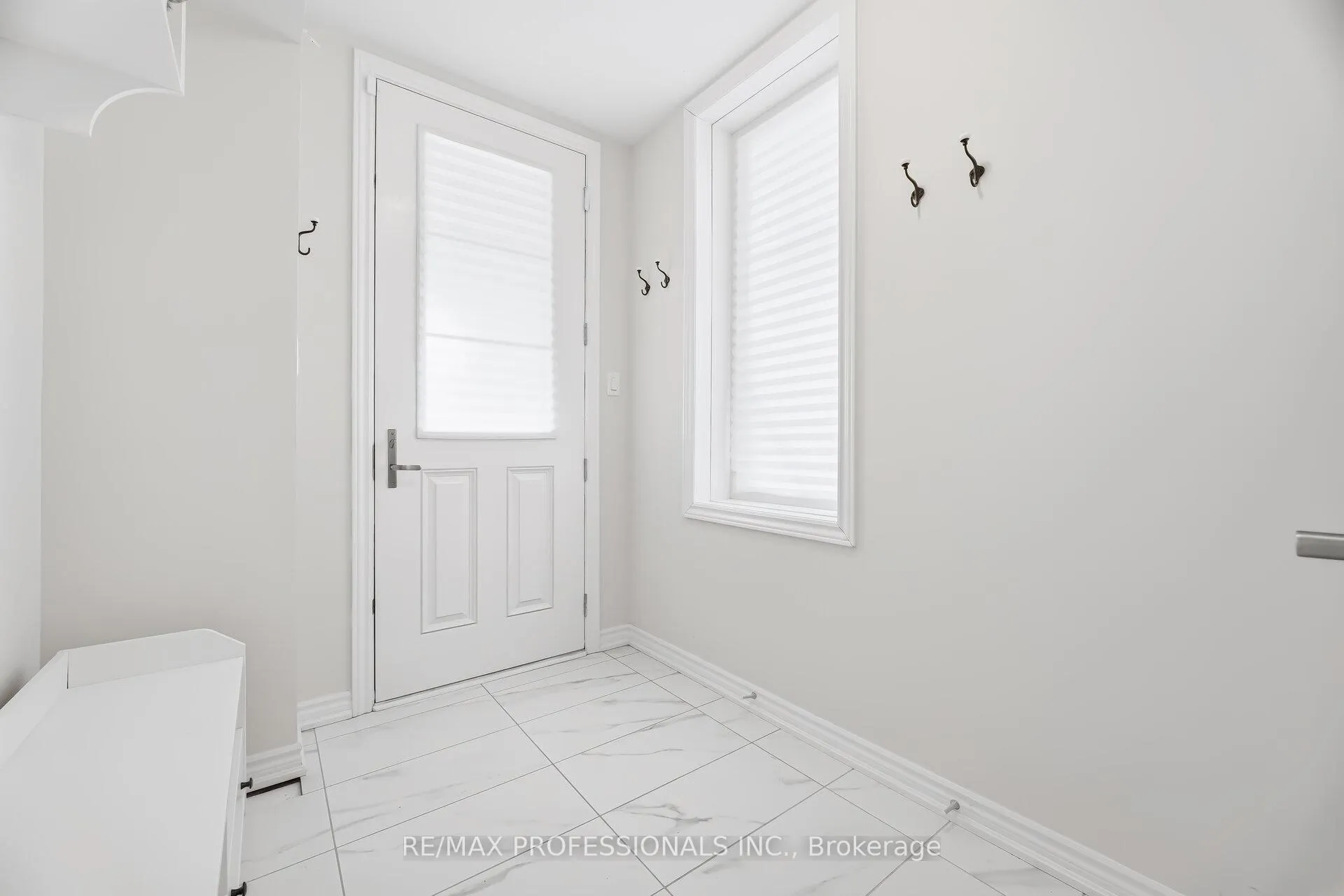 Photo 4 of 1401 National Common, Burlington, Tyandaga — HOMEH
