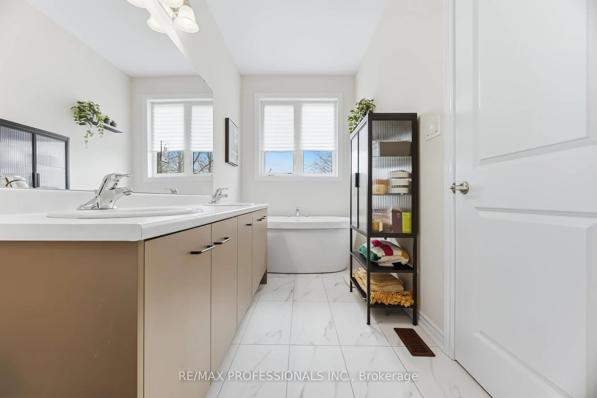 Photo 25 of 1401 National Common, Burlington, Tyandaga — HOMEH