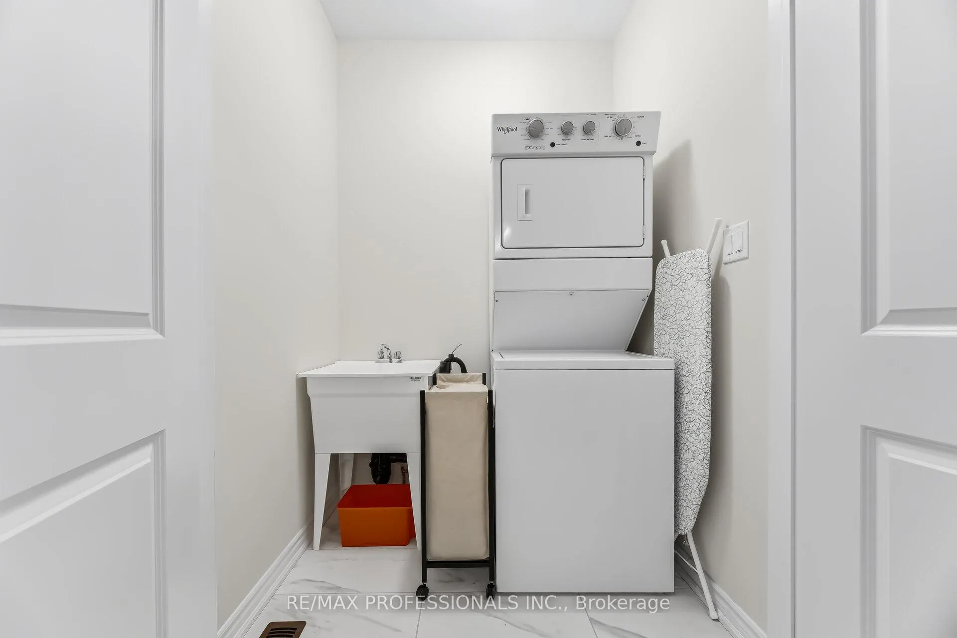 Photo 30 of 1401 National Common, Burlington, Tyandaga — HOMEH