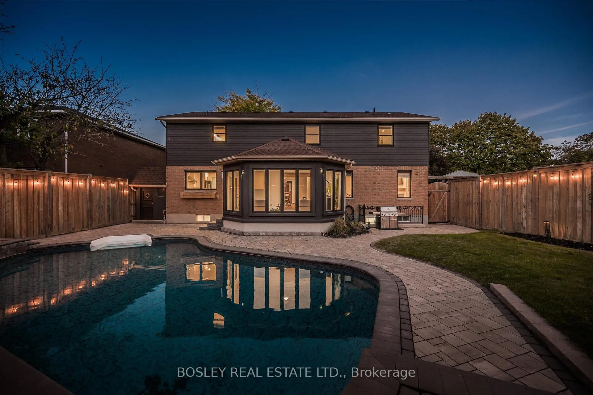 Photo 1 of 601 Sandringham Drive, Waterloo, Colonial Acres — HOMEH