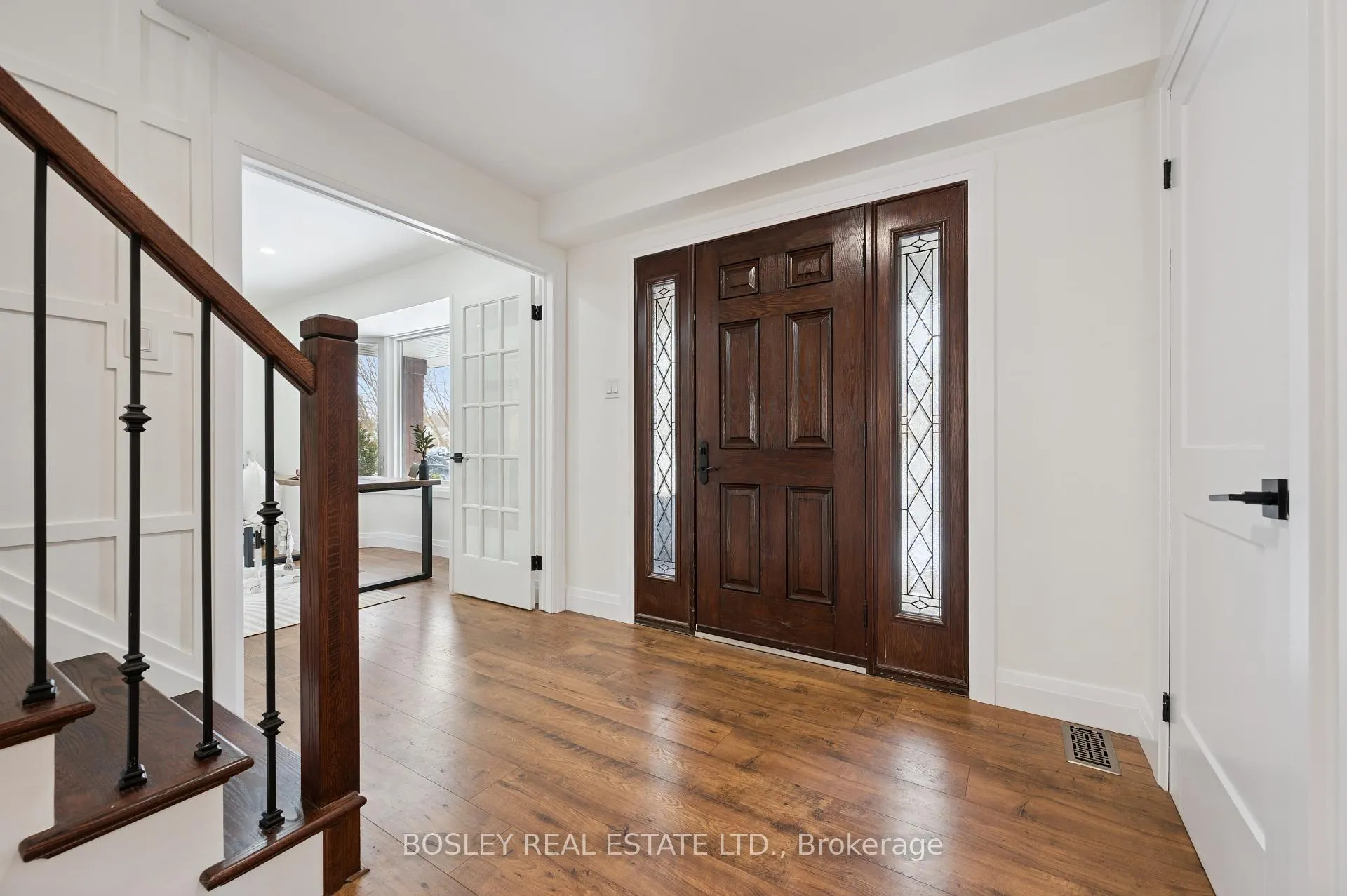 Photo 4 of 601 Sandringham Drive, Waterloo, Colonial Acres — HOMEH