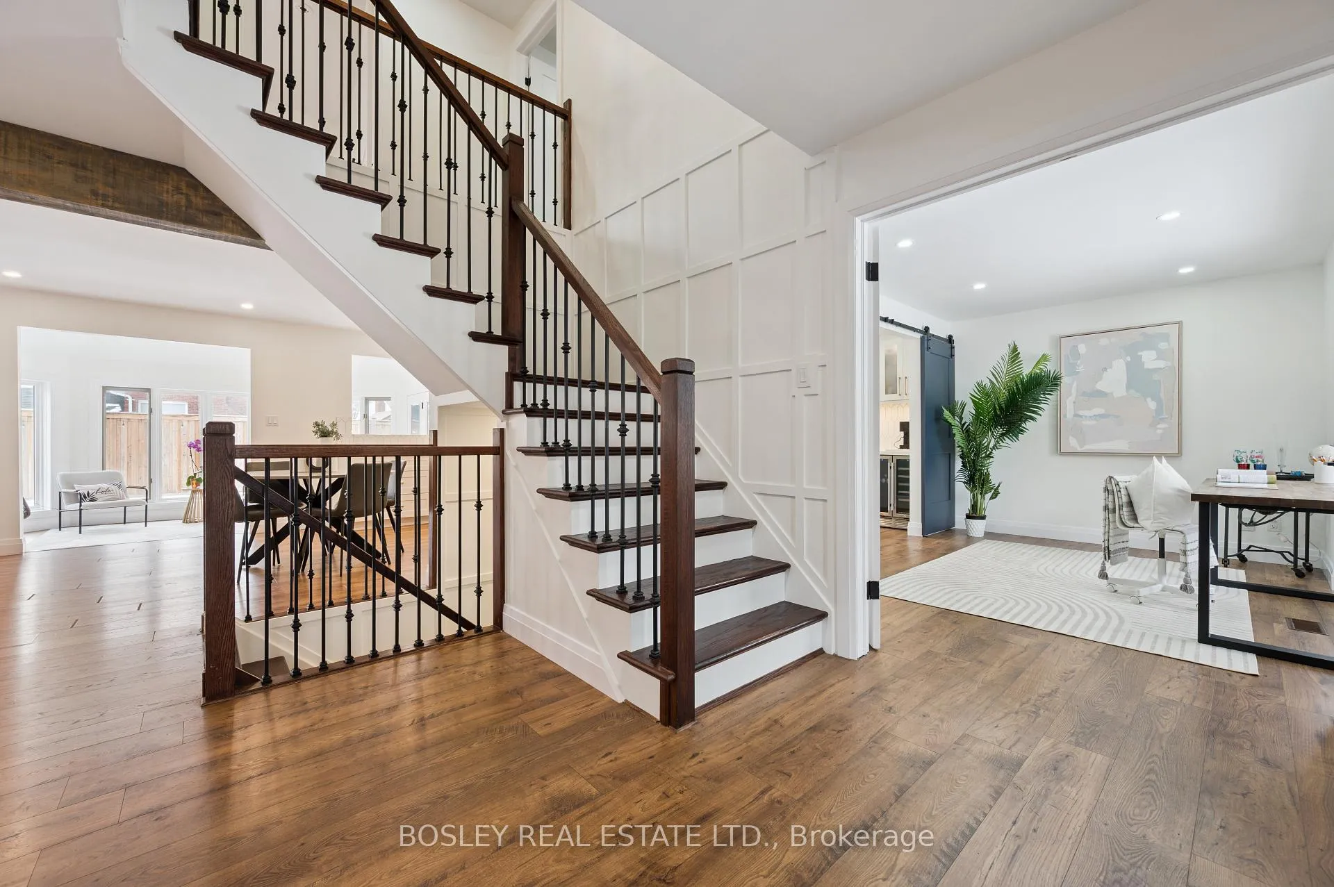 Photo 5 of 601 Sandringham Drive, Waterloo, Colonial Acres — HOMEH