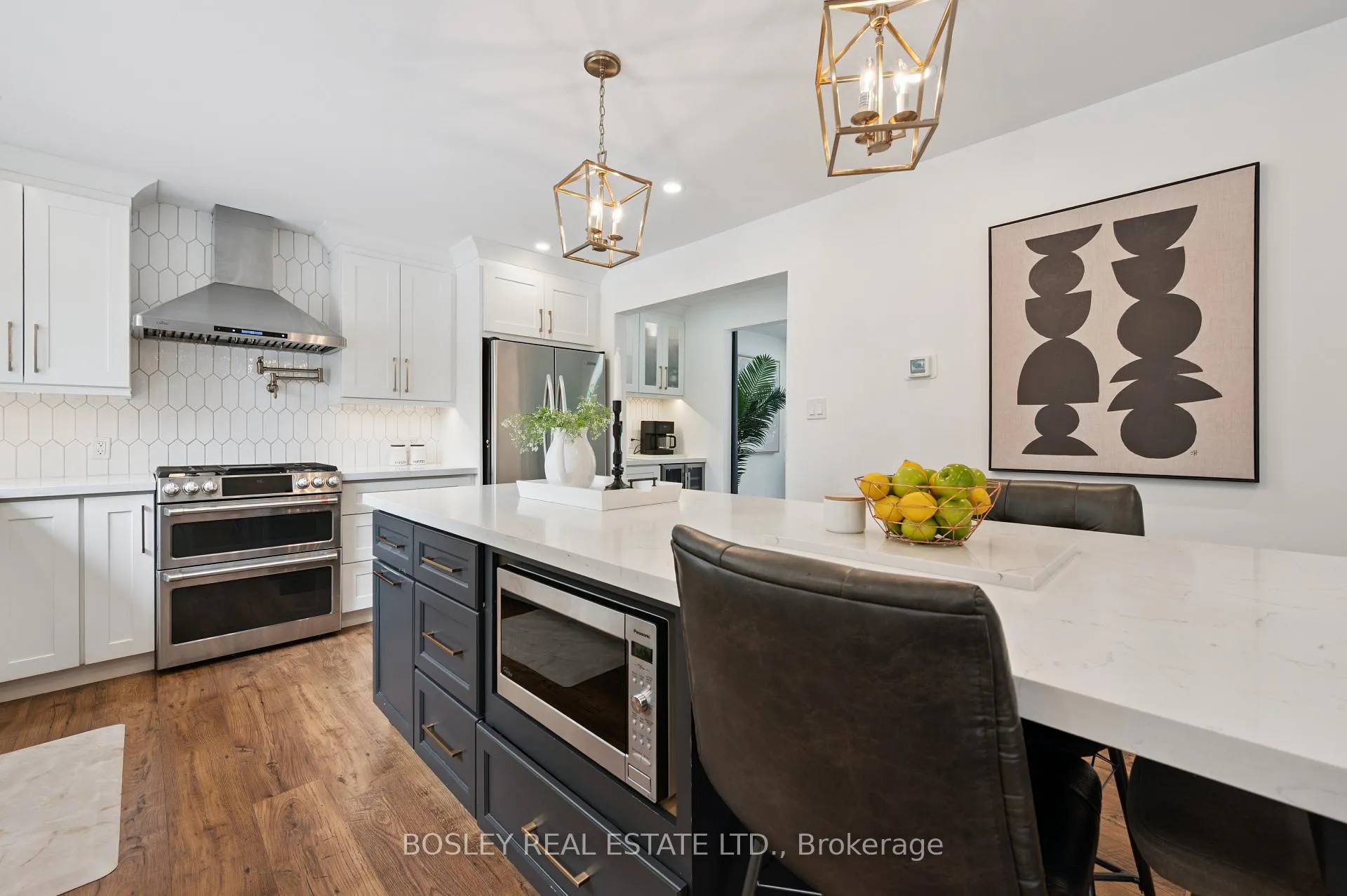 Photo 8 of 601 Sandringham Drive, Waterloo, Colonial Acres — HOMEH