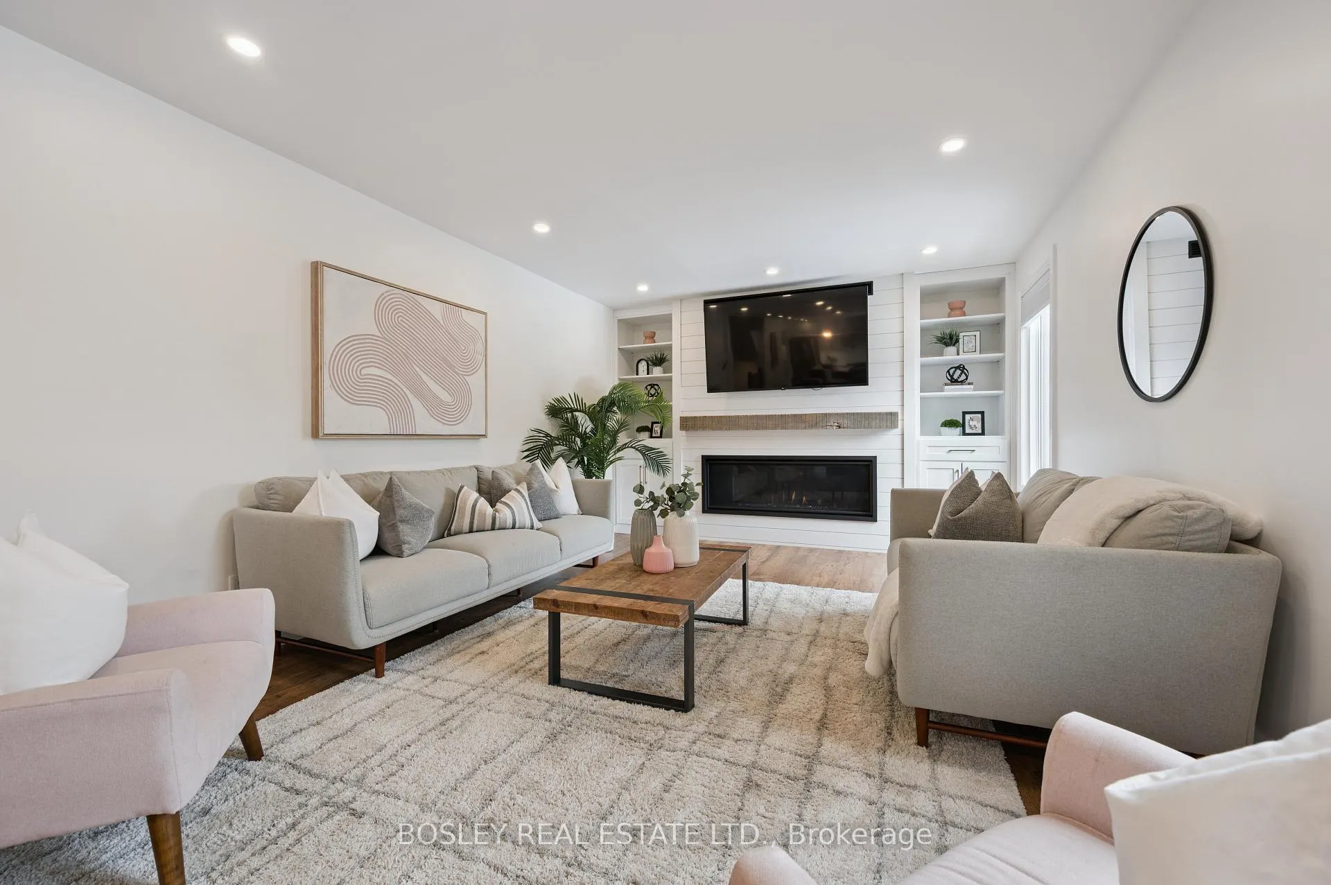 Photo 10 of 601 Sandringham Drive, Waterloo, Colonial Acres — HOMEH