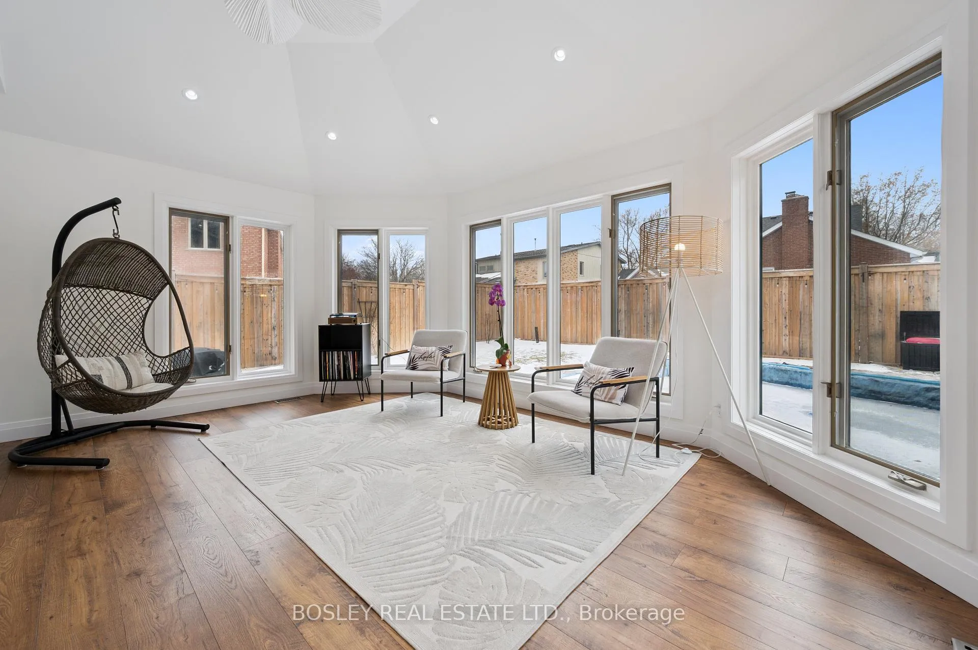 Photo 11 of 601 Sandringham Drive, Waterloo, Colonial Acres — HOMEH