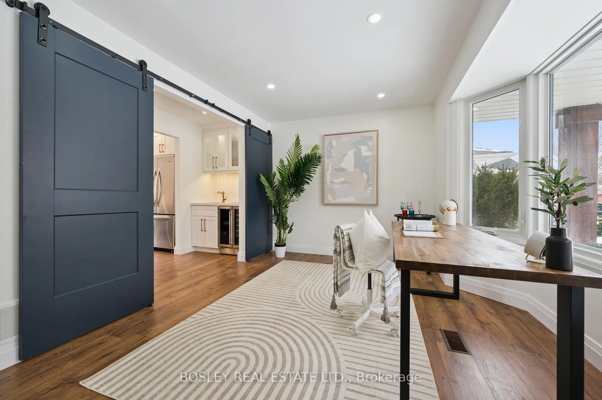 Photo 13 of 601 Sandringham Drive, Waterloo, Colonial Acres — HOMEH