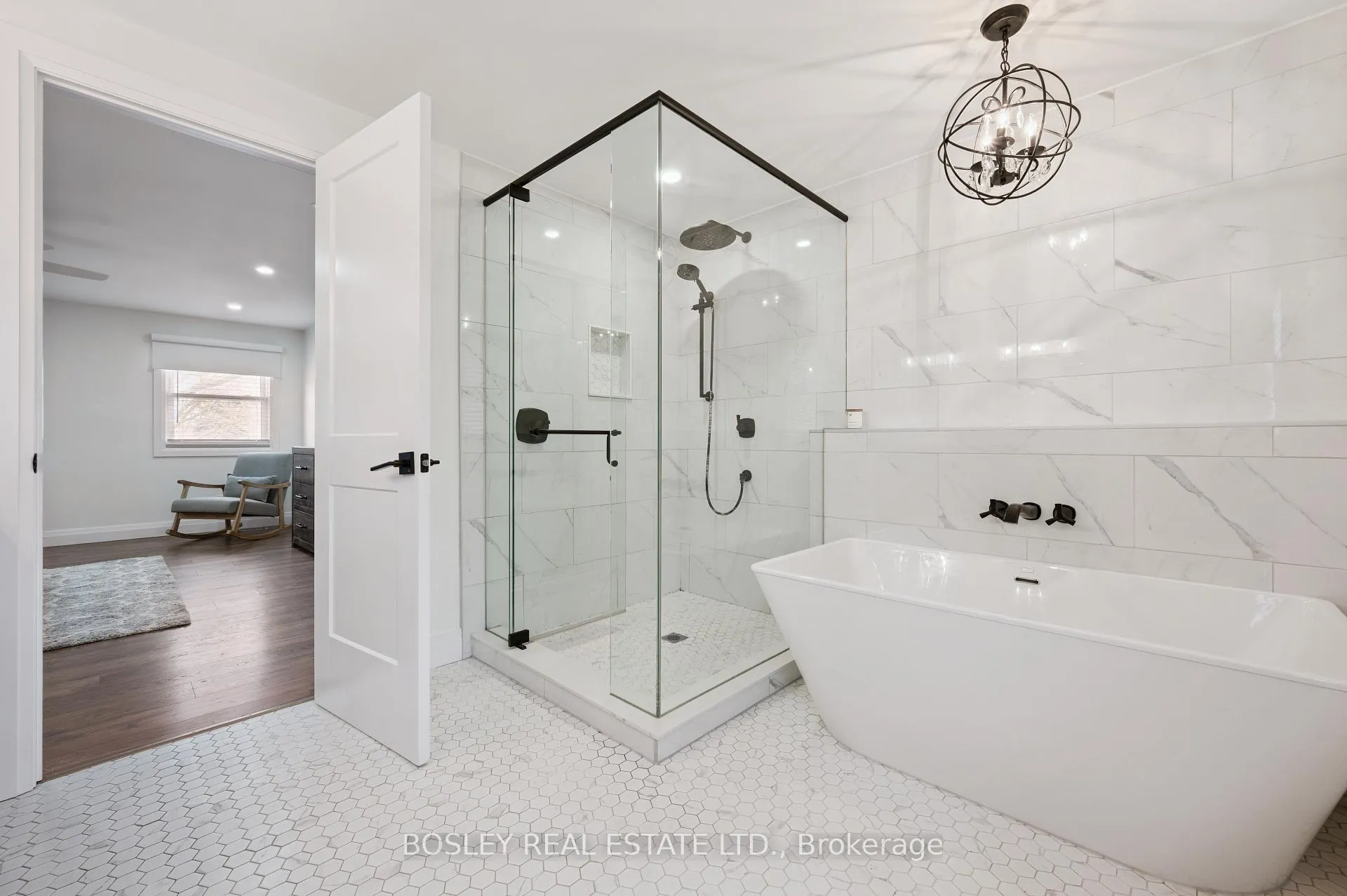 Photo 21 of 601 Sandringham Drive, Waterloo, Colonial Acres — HOMEH