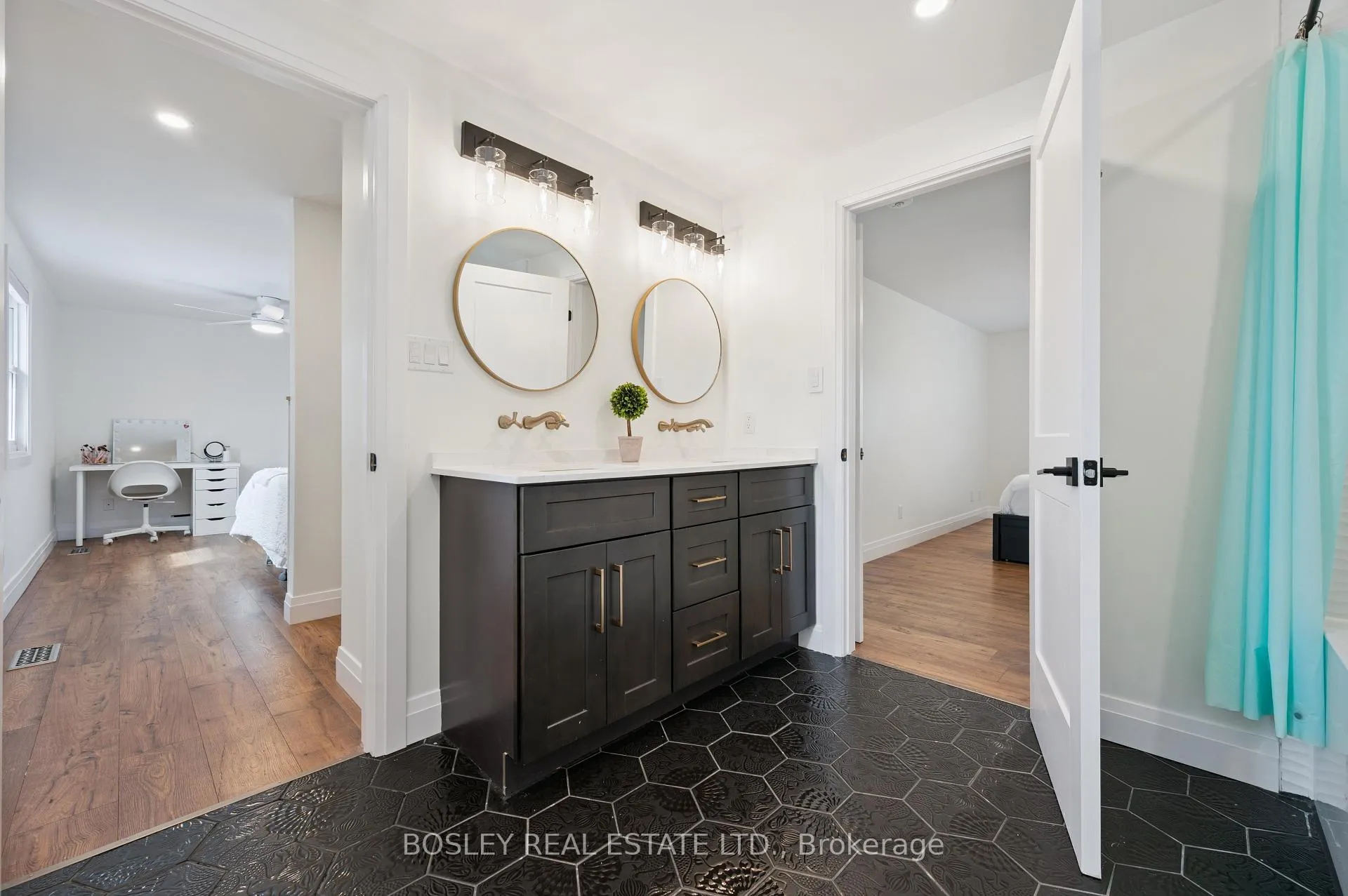 Photo 24 of 601 Sandringham Drive, Waterloo, Colonial Acres — HOMEH