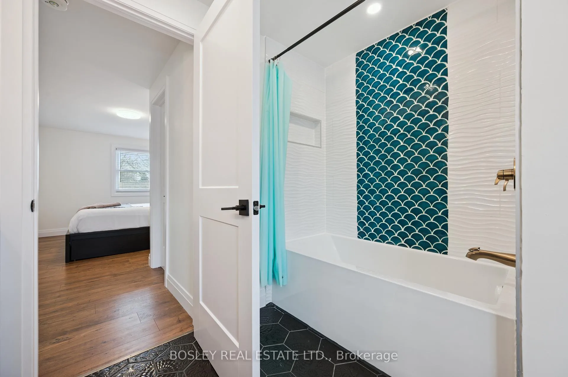 Photo 25 of 601 Sandringham Drive, Waterloo, Colonial Acres — HOMEH