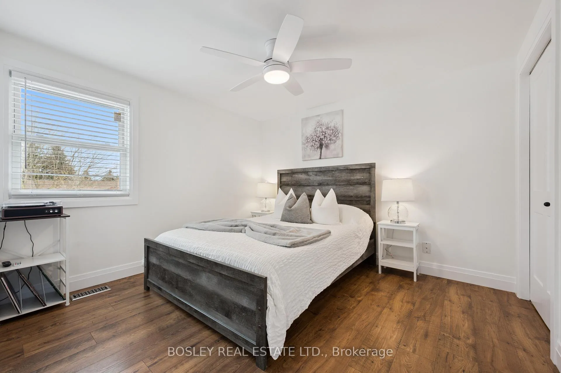 Photo 26 of 601 Sandringham Drive, Waterloo, Colonial Acres — HOMEH