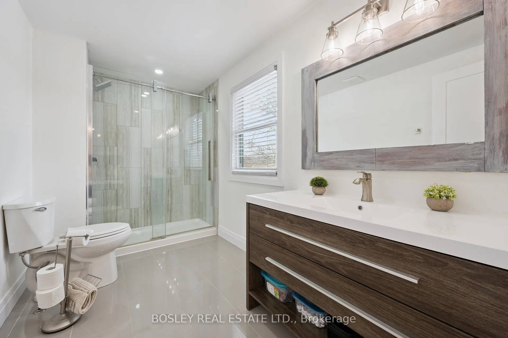Photo 27 of 601 Sandringham Drive, Waterloo, Colonial Acres — HOMEH