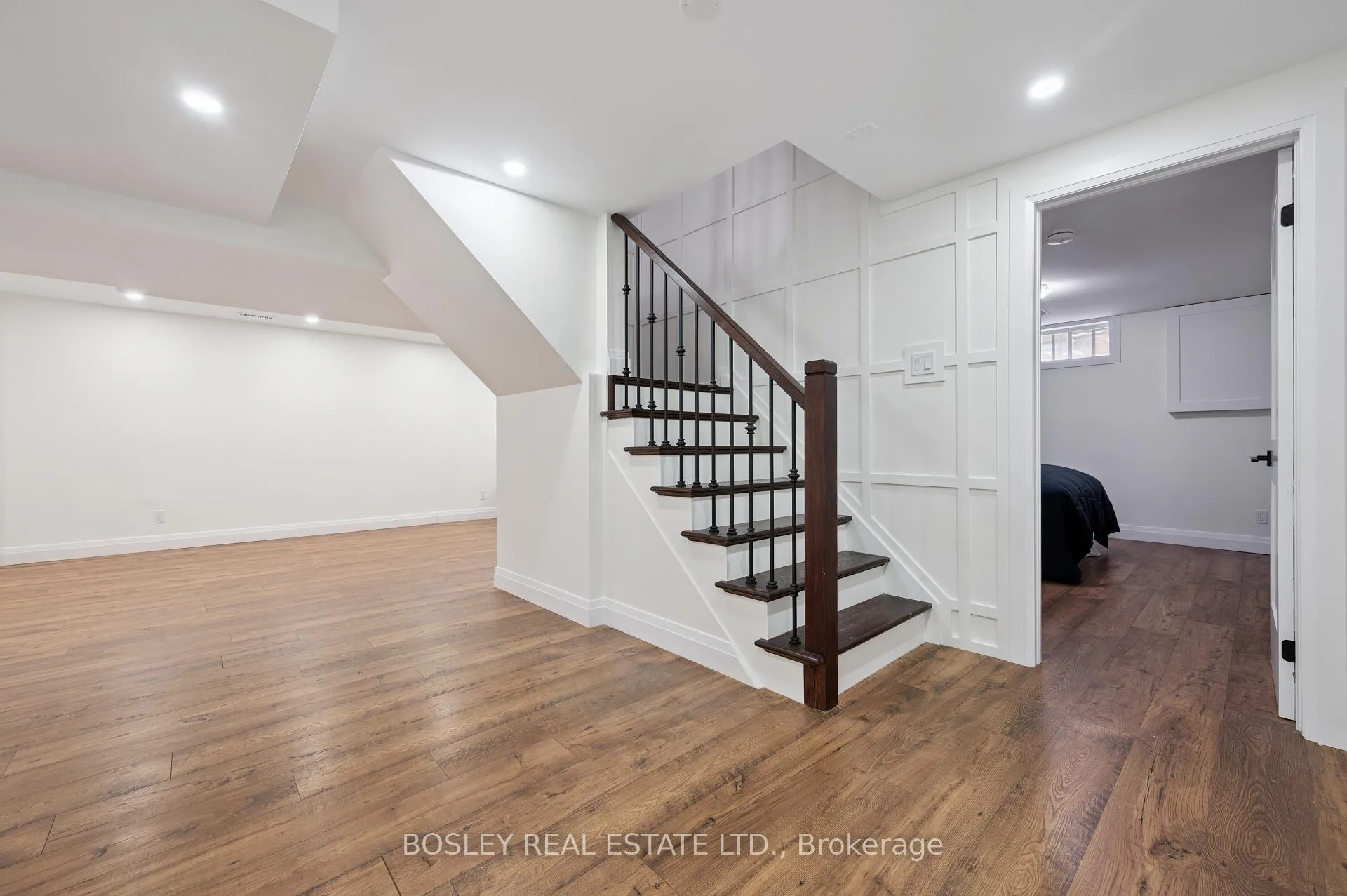 Photo 28 of 601 Sandringham Drive, Waterloo, Colonial Acres — HOMEH