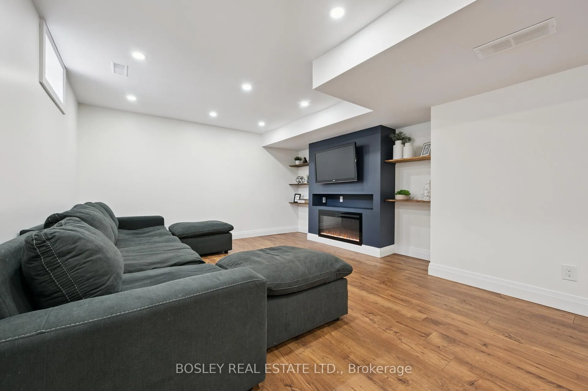 Photo 29 of 601 Sandringham Drive, Waterloo, Colonial Acres — HOMEH