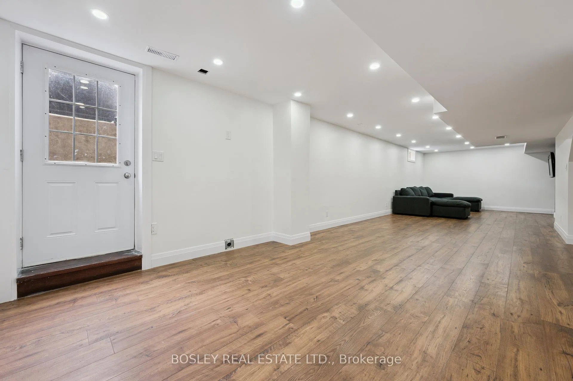 Photo 31 of 601 Sandringham Drive, Waterloo, Colonial Acres — HOMEH