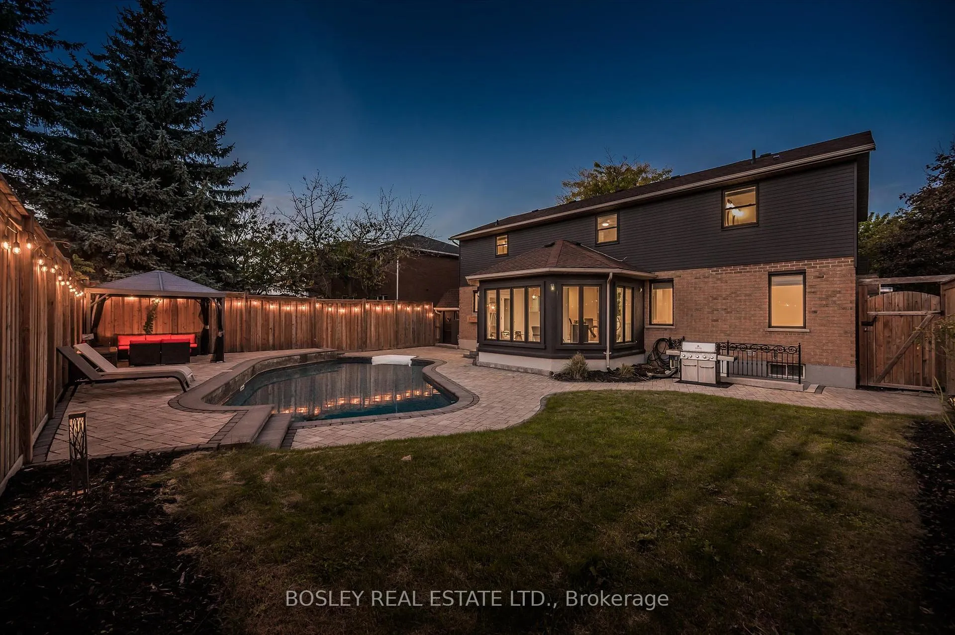 Photo 33 of 601 Sandringham Drive, Waterloo, Colonial Acres — HOMEH