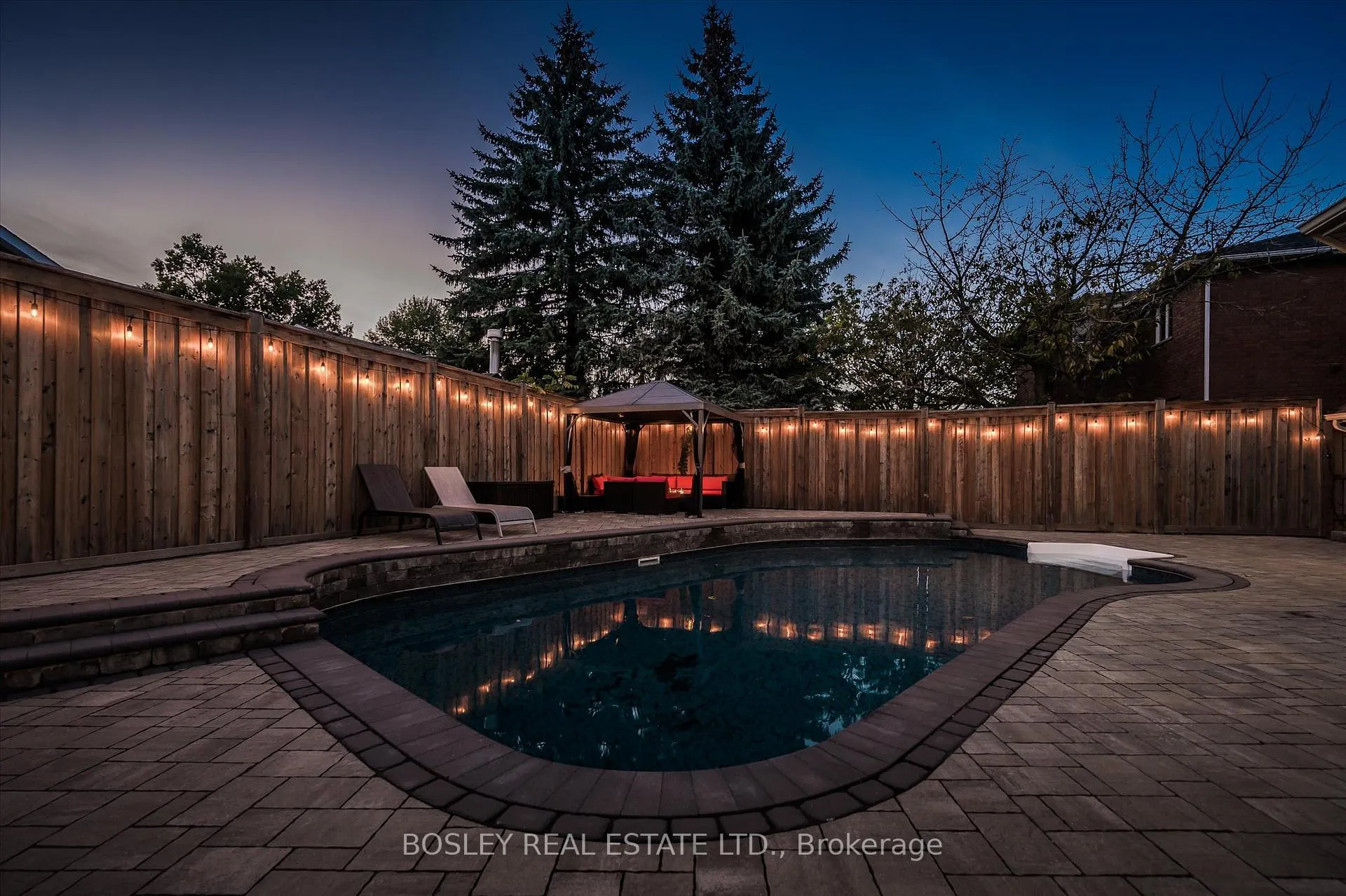 Photo 34 of 601 Sandringham Drive, Waterloo, Colonial Acres — HOMEH