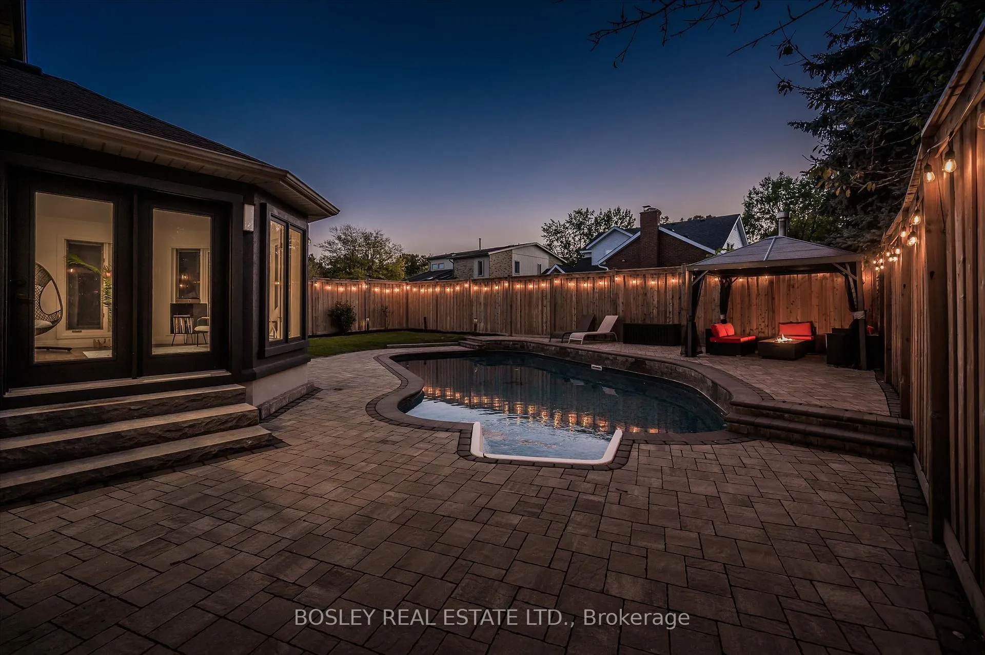 Photo 35 of 601 Sandringham Drive, Waterloo, Colonial Acres — HOMEH