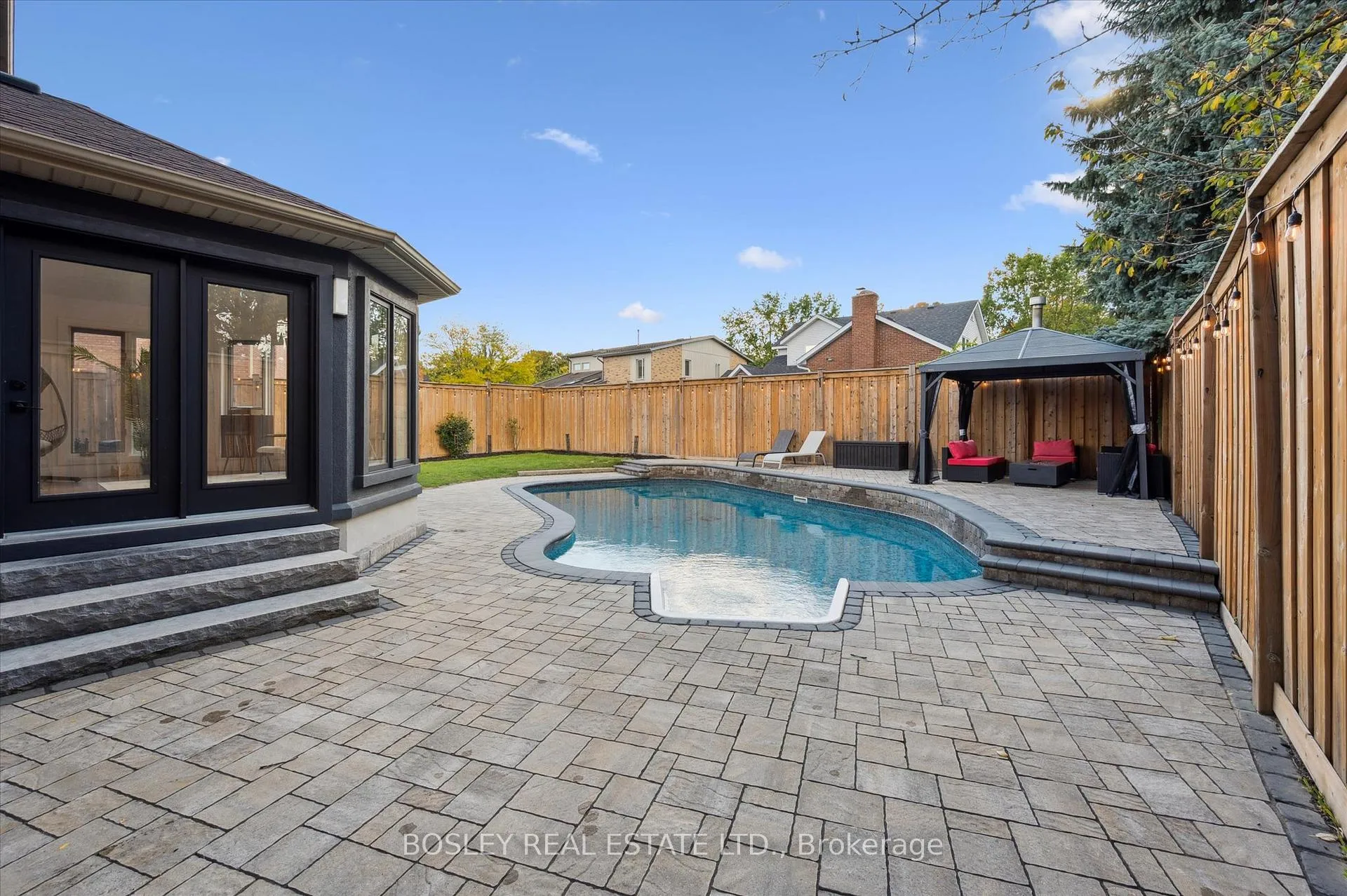 Photo 36 of 601 Sandringham Drive, Waterloo, Colonial Acres — HOMEH