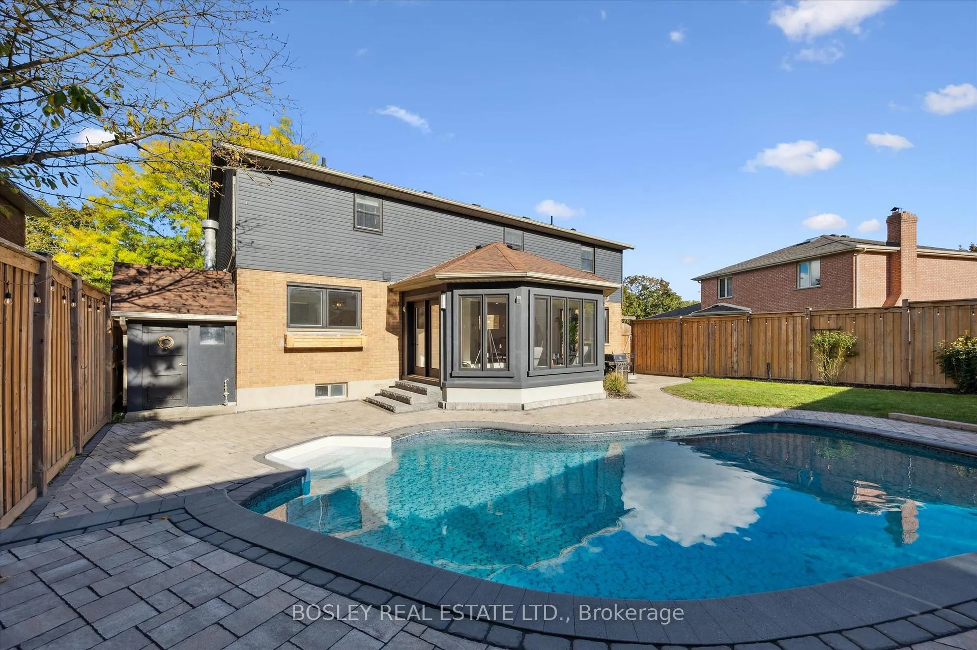 Photo 37 of 601 Sandringham Drive, Waterloo, Colonial Acres — HOMEH