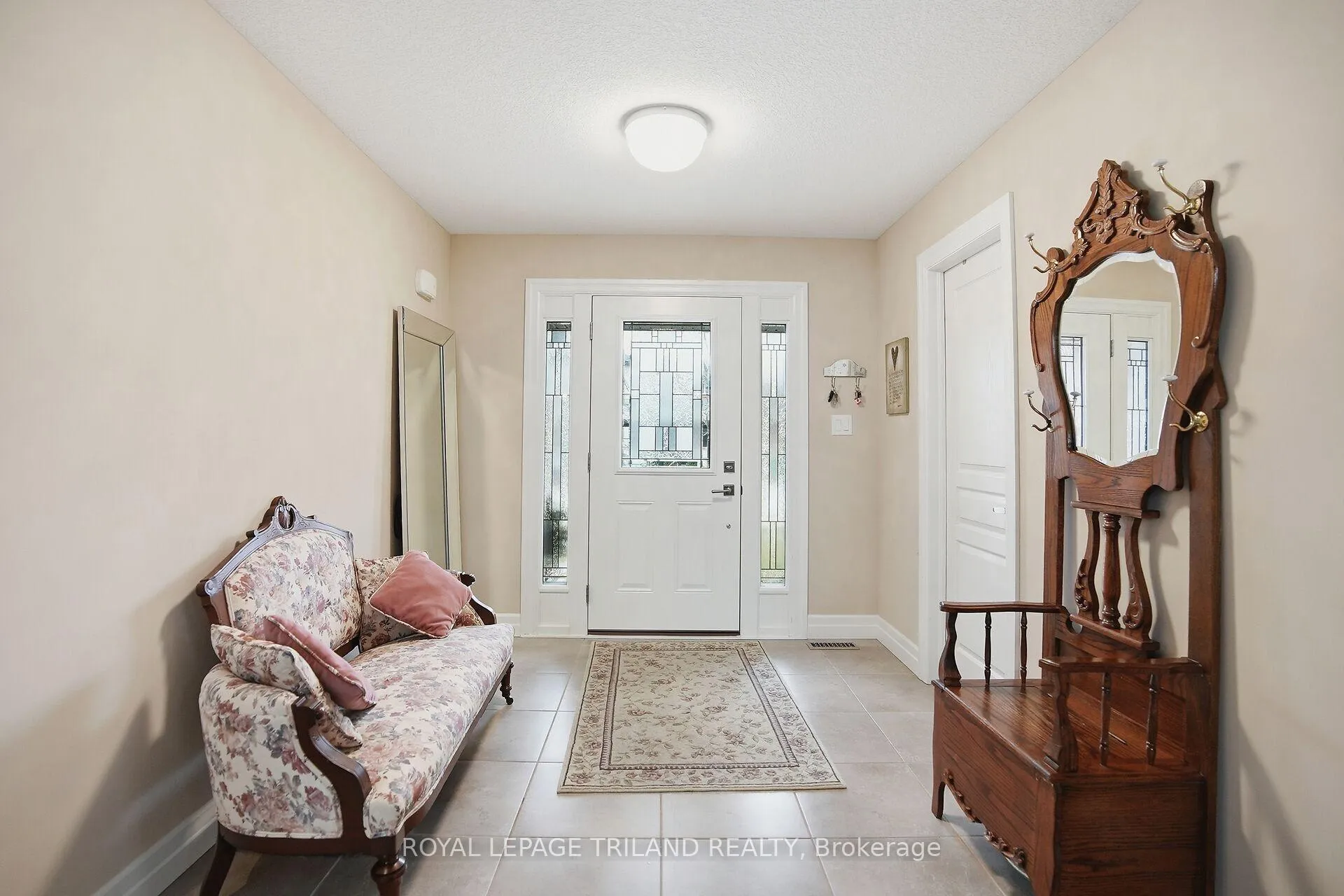 Photo 3 of 219 Union Avenue, Middlesex Centre, Komoka — HOMEH