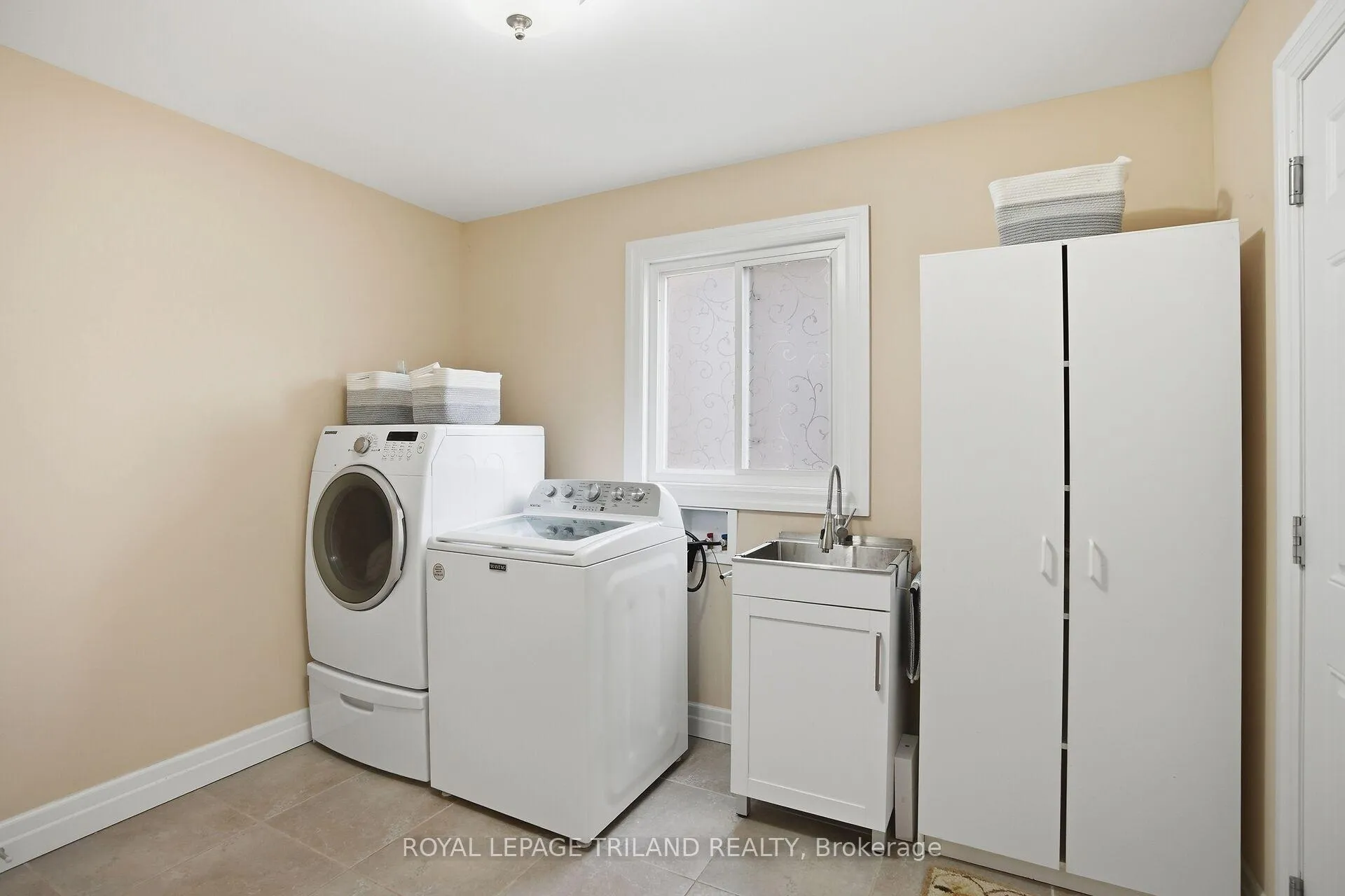 Photo 6 of 219 Union Avenue, Middlesex Centre, Komoka — HOMEH