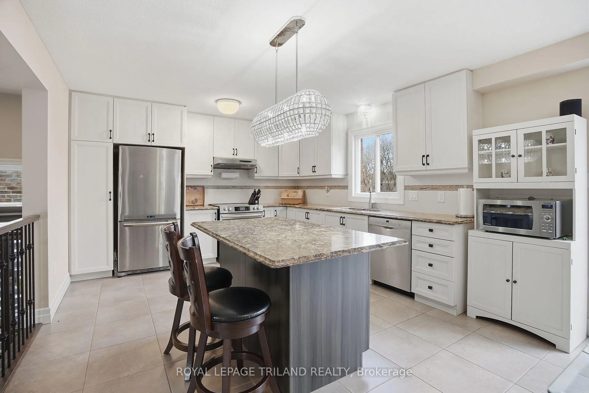 Photo 7 of 219 Union Avenue, Middlesex Centre, Komoka — HOMEH