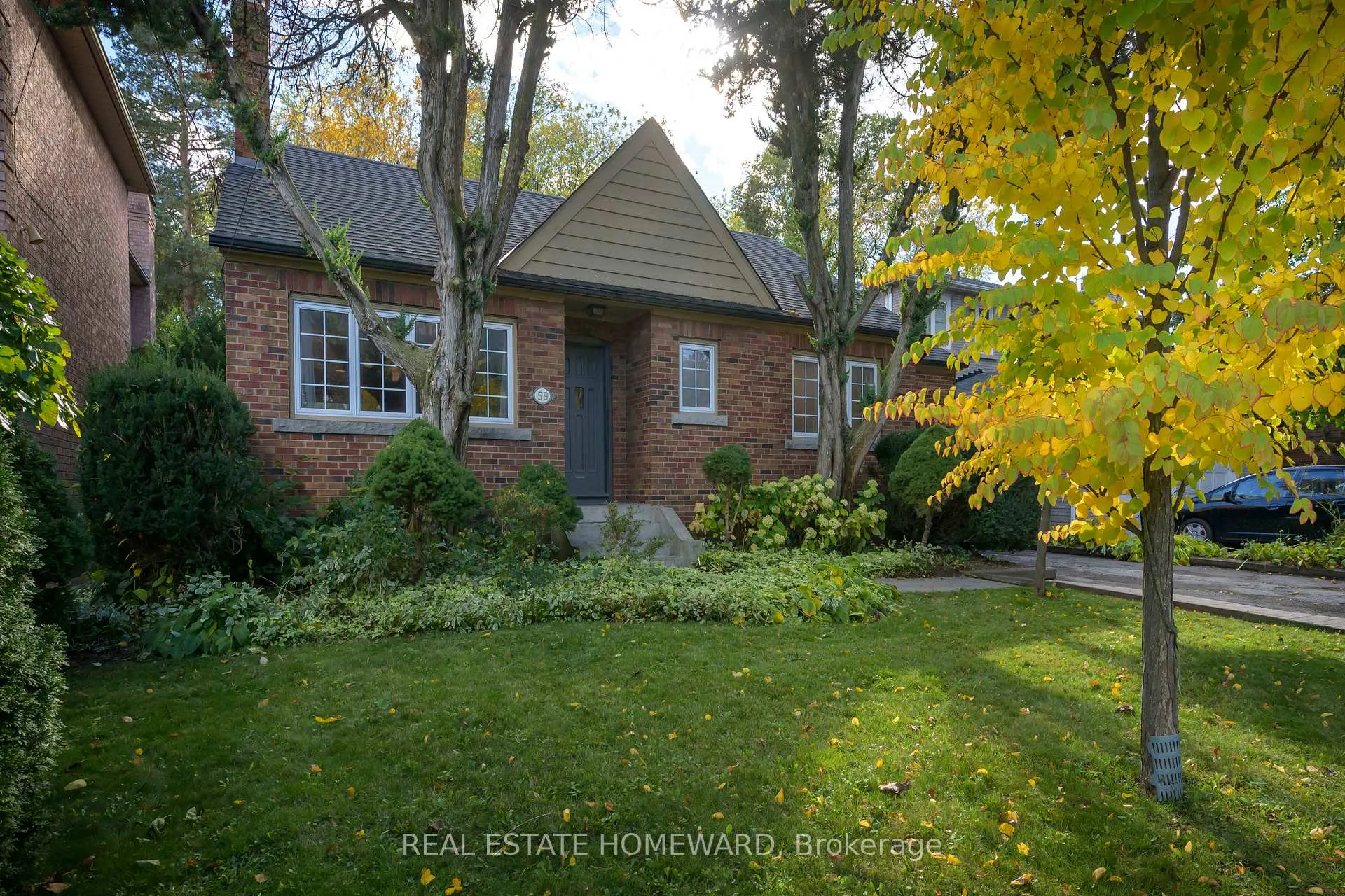 Front of 59 Parkview Hill Crescent