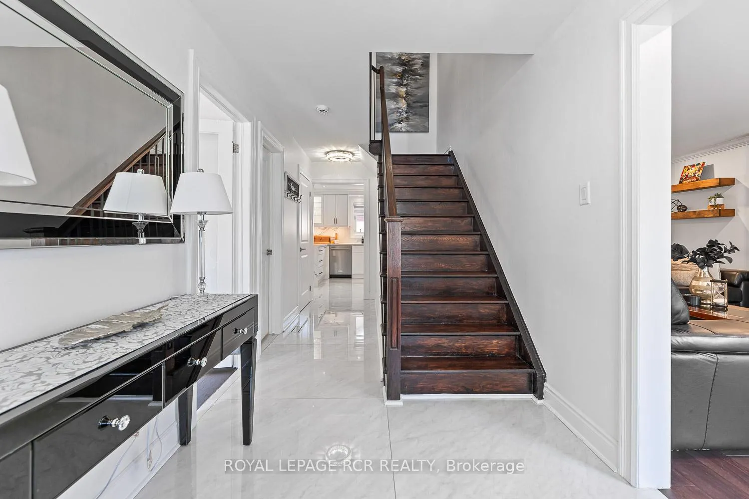 Photo 3 of 44 Fountainbridge Drive, Caledon, Bolton East — HOMEH