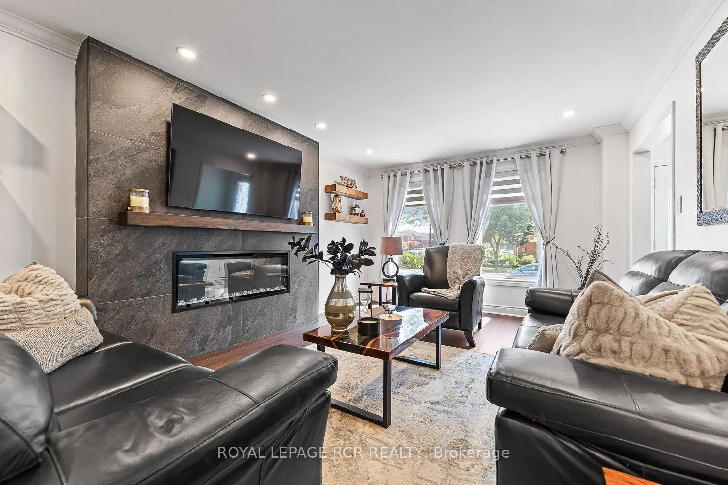 Photo 5 of 44 Fountainbridge Drive, Caledon, Bolton East — HOMEH