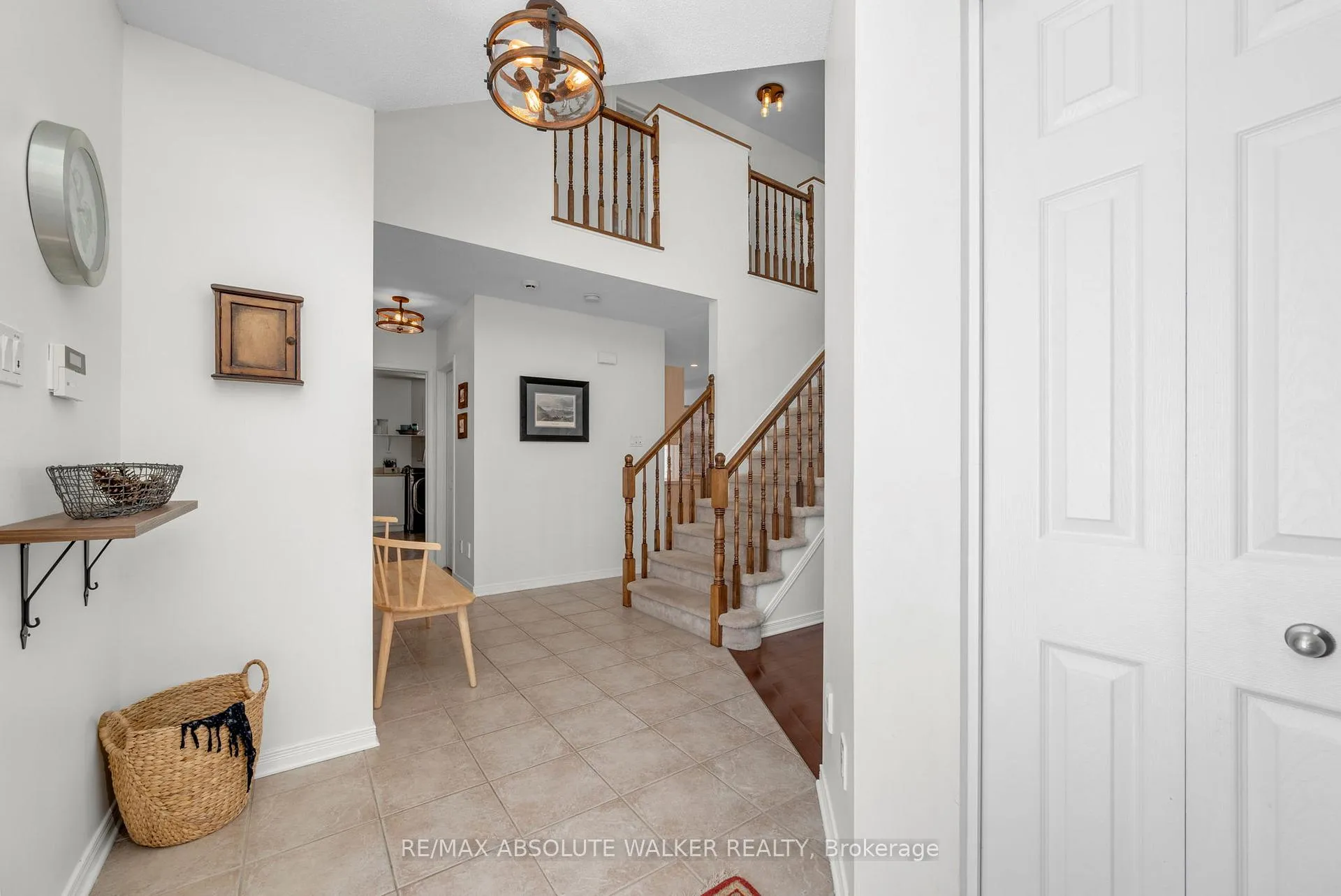 Photo 3 of 135 Arrowwood Drive, Ottawa, Stittsville (South) — HOMEH