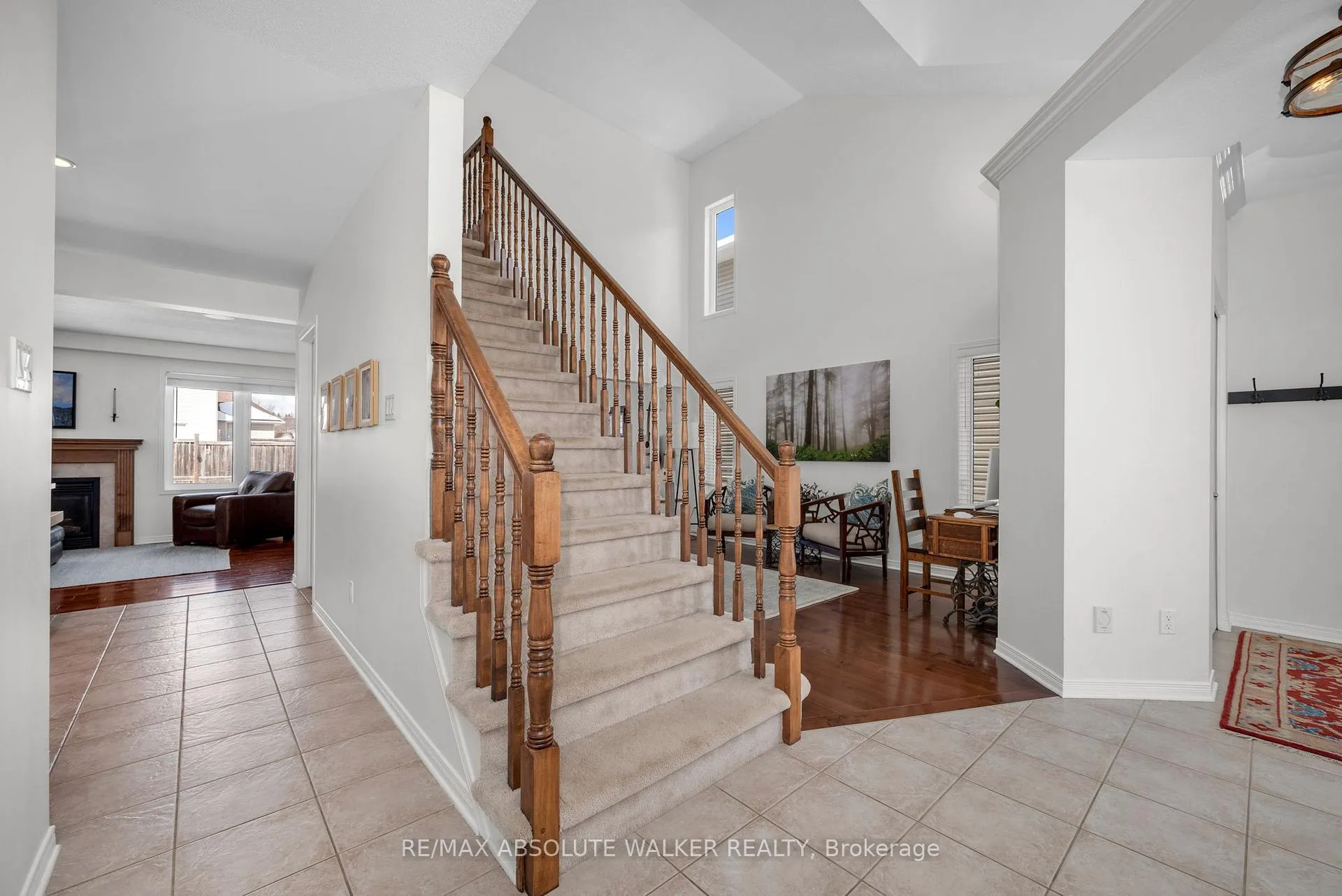 Photo 4 of 135 Arrowwood Drive, Ottawa, Stittsville (South) — HOMEH