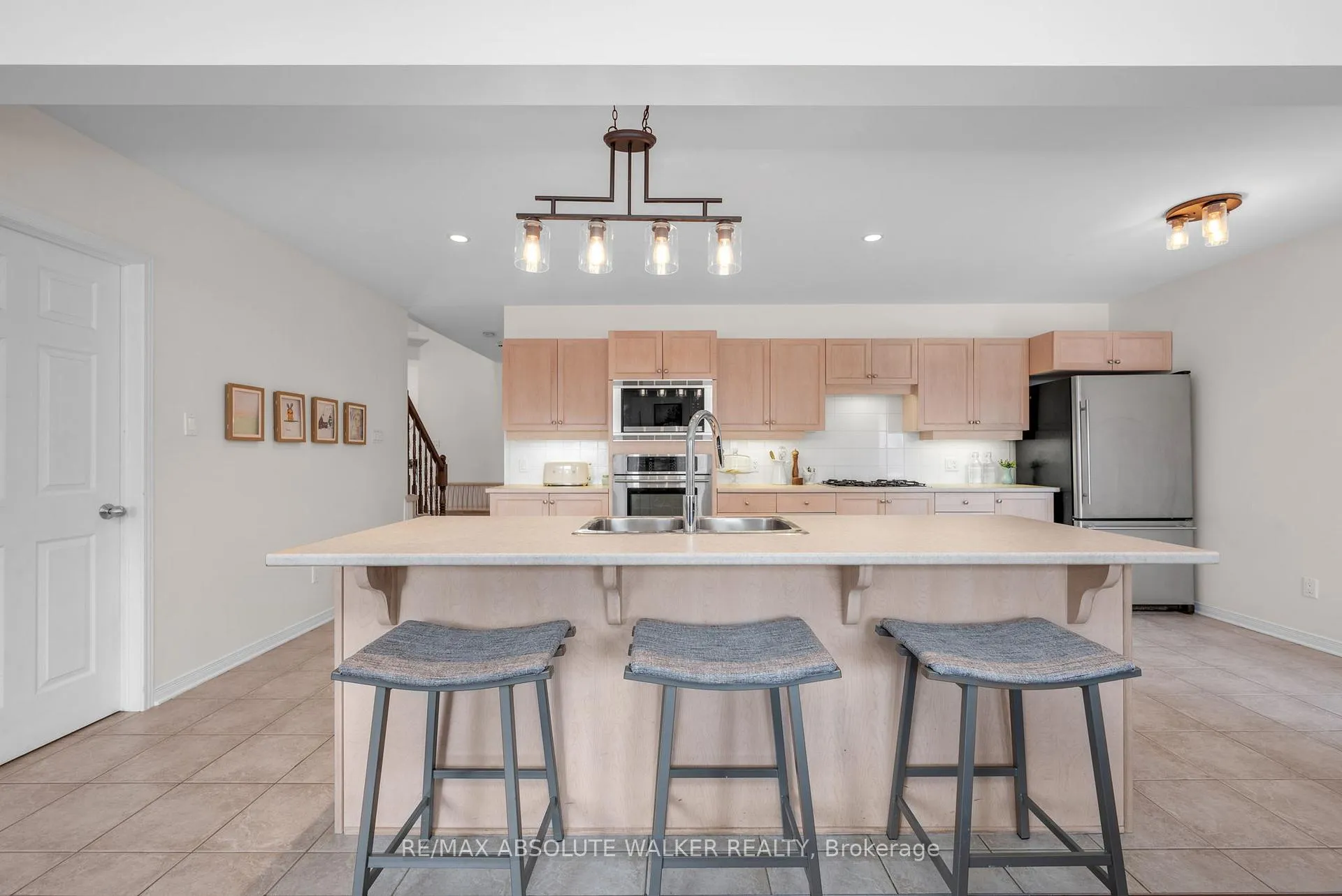 Photo 16 of 135 Arrowwood Drive, Ottawa, Stittsville (South) — HOMEH