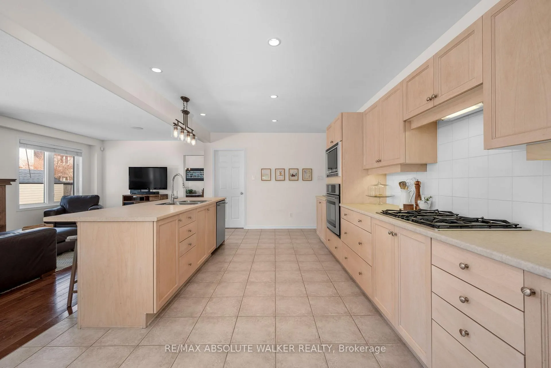 Photo 18 of 135 Arrowwood Drive, Ottawa, Stittsville (South) — HOMEH