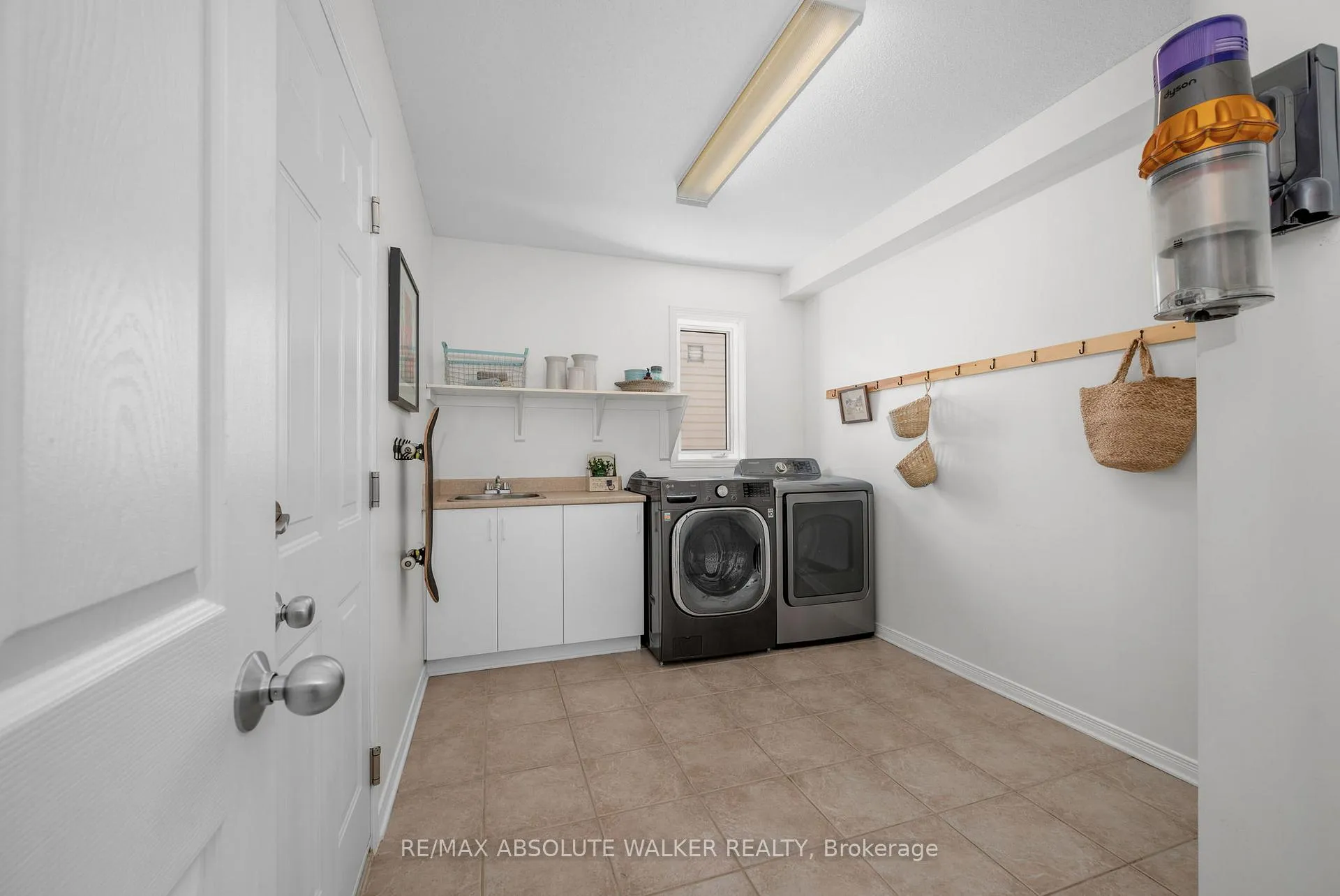 Photo 21 of 135 Arrowwood Drive, Ottawa, Stittsville (South) — HOMEH