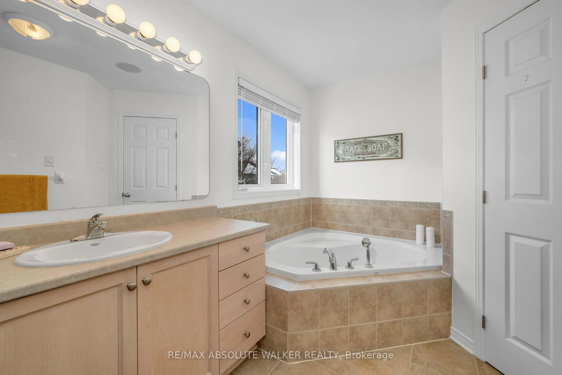Photo 27 of 135 Arrowwood Drive, Ottawa, Stittsville (South) — HOMEH