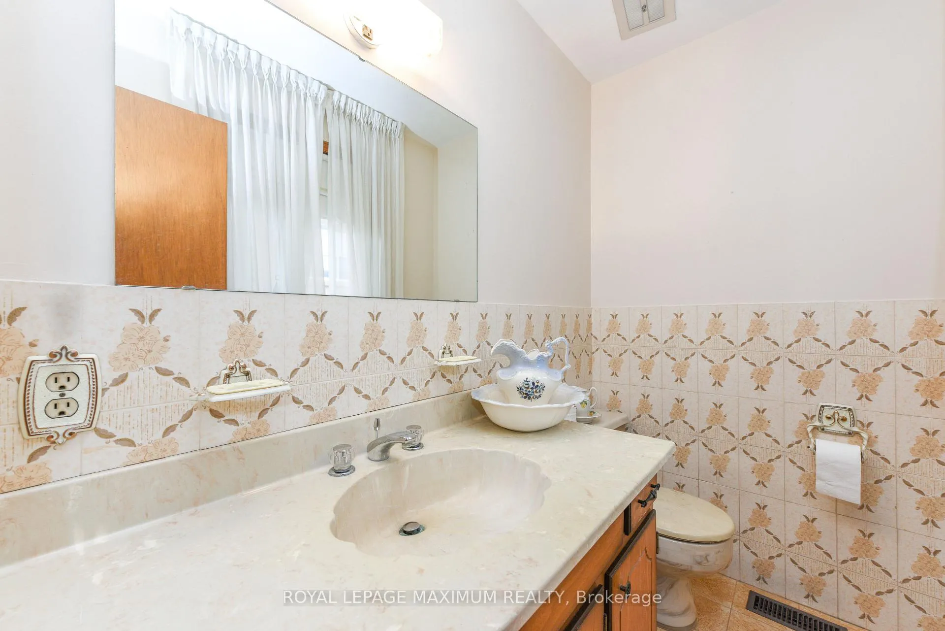 Photo 14 of 78 Roxaline Street, Etobicoke, Humber Heights — HOMEH