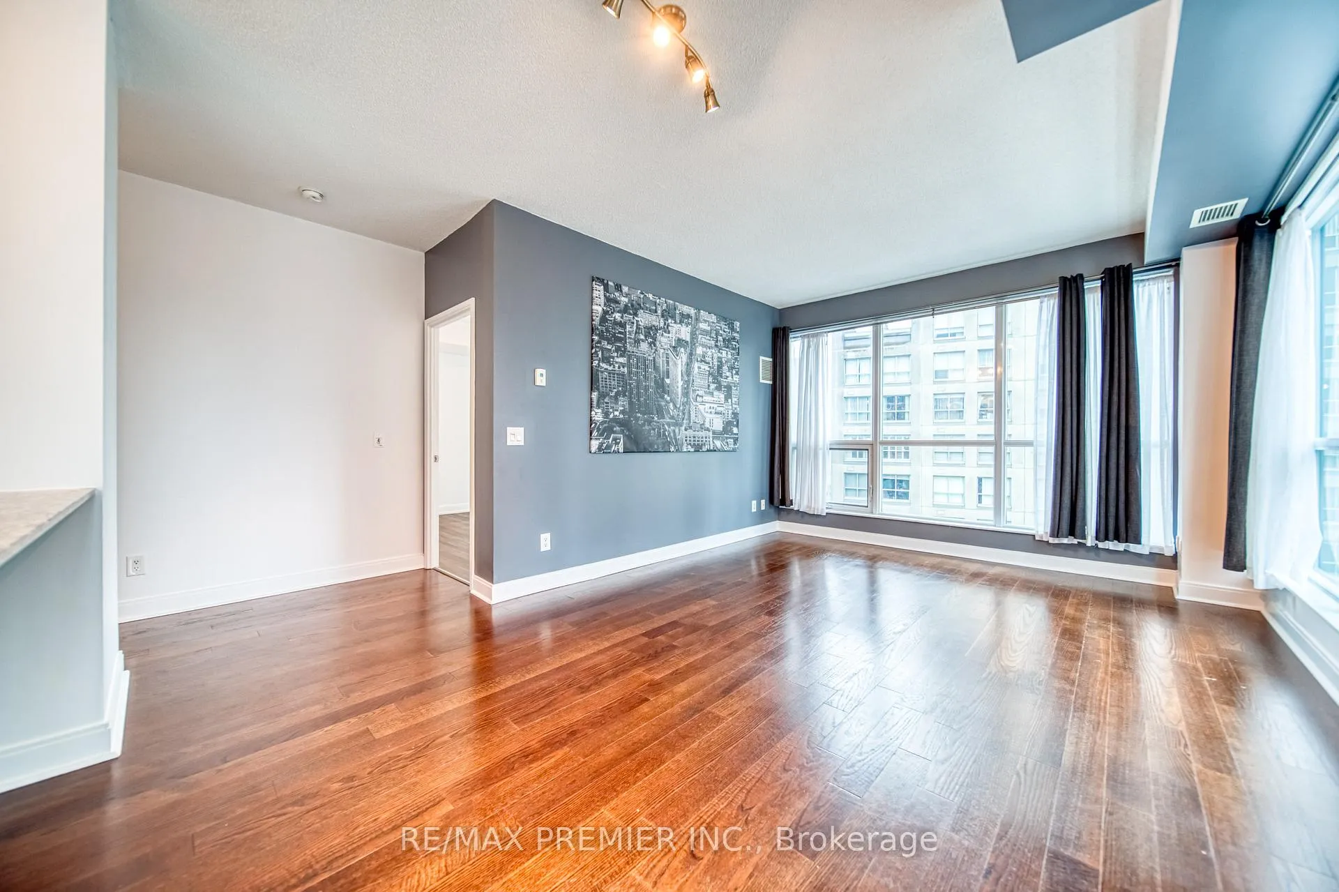 Photo 8 of Unit 1404, 1 Scott Street, Toronto, Waterfront Communities — HOMEH