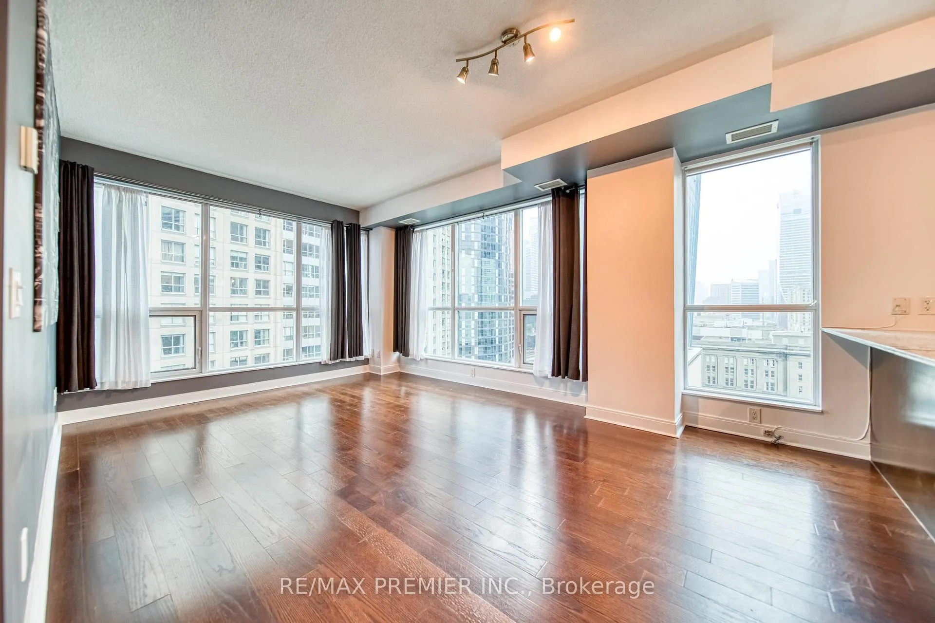 Photo 10 of Unit 1404, 1 Scott Street, Toronto, Waterfront Communities — HOMEH