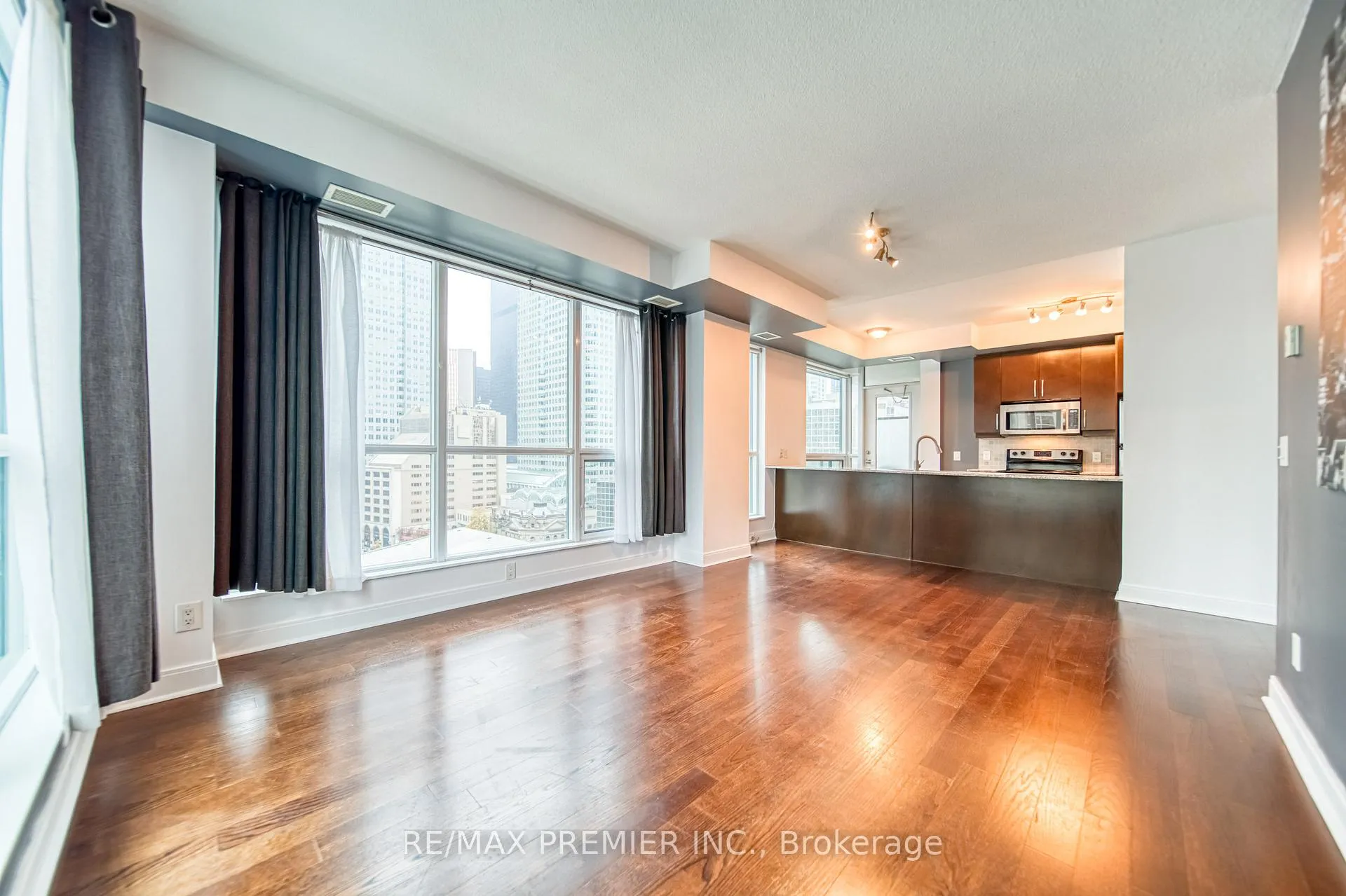 Photo 14 of Unit 1404, 1 Scott Street, Toronto, Waterfront Communities — HOMEH