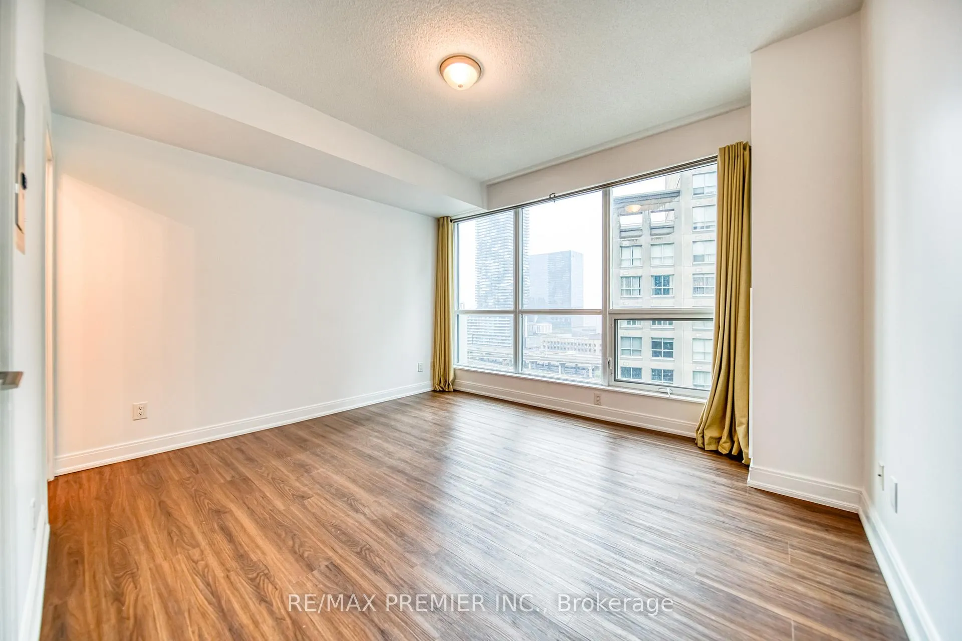 Photo 21 of Unit 1404, 1 Scott Street, Toronto, Waterfront Communities — HOMEH