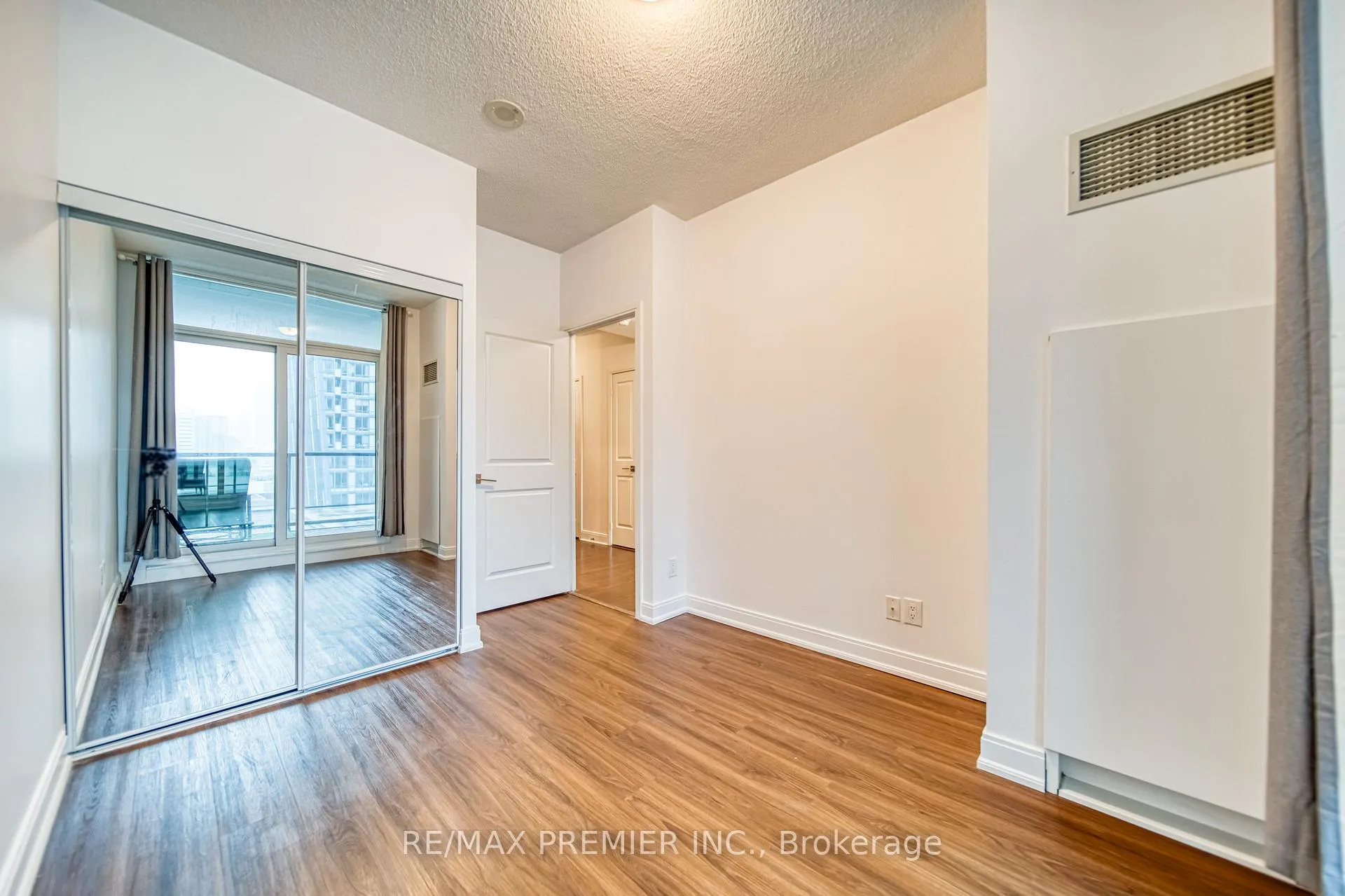 Photo 26 of Unit 1404, 1 Scott Street, Toronto, Waterfront Communities — HOMEH