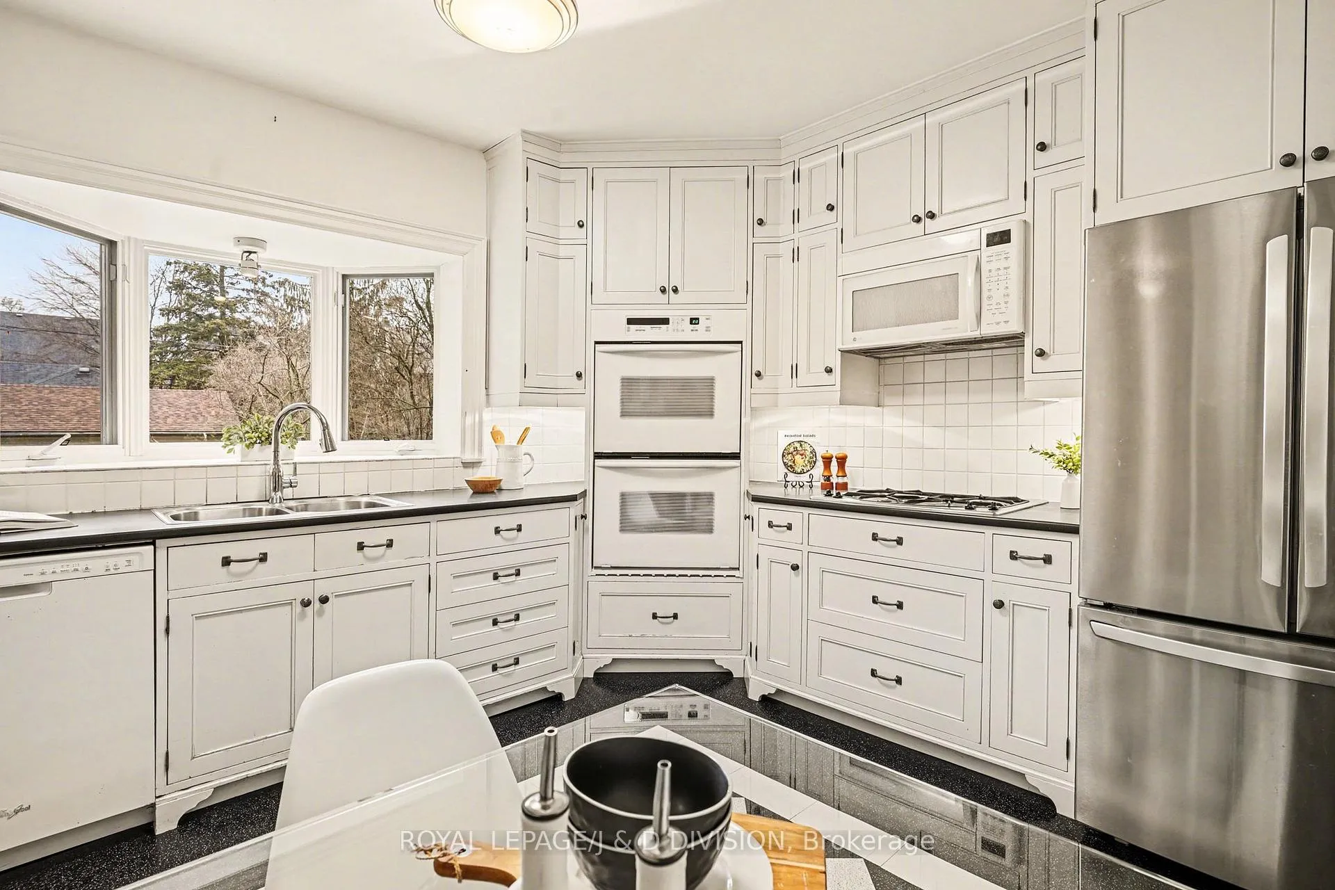 Photo 13 of 12 Weybourne Crescent, Toronto, Lawrence Park South — HOMEH