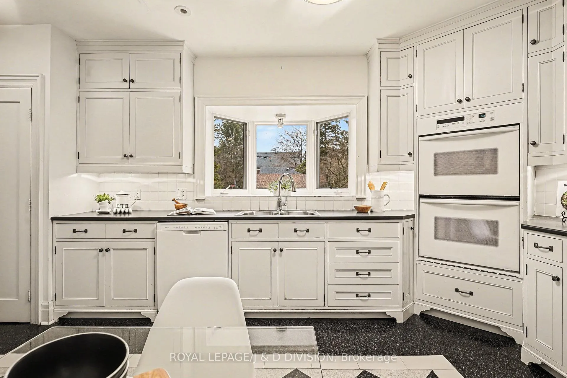Photo 15 of 12 Weybourne Crescent, Toronto, Lawrence Park South — HOMEH