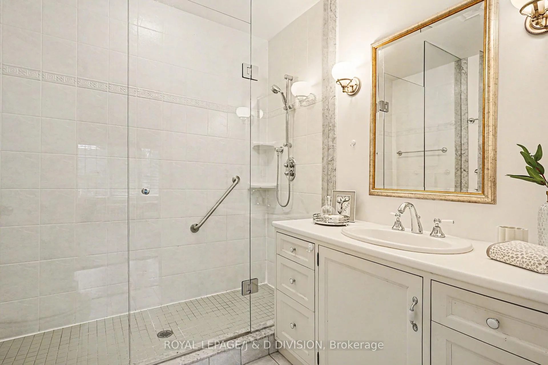 Photo 29 of 12 Weybourne Crescent, Toronto, Lawrence Park South — HOMEH