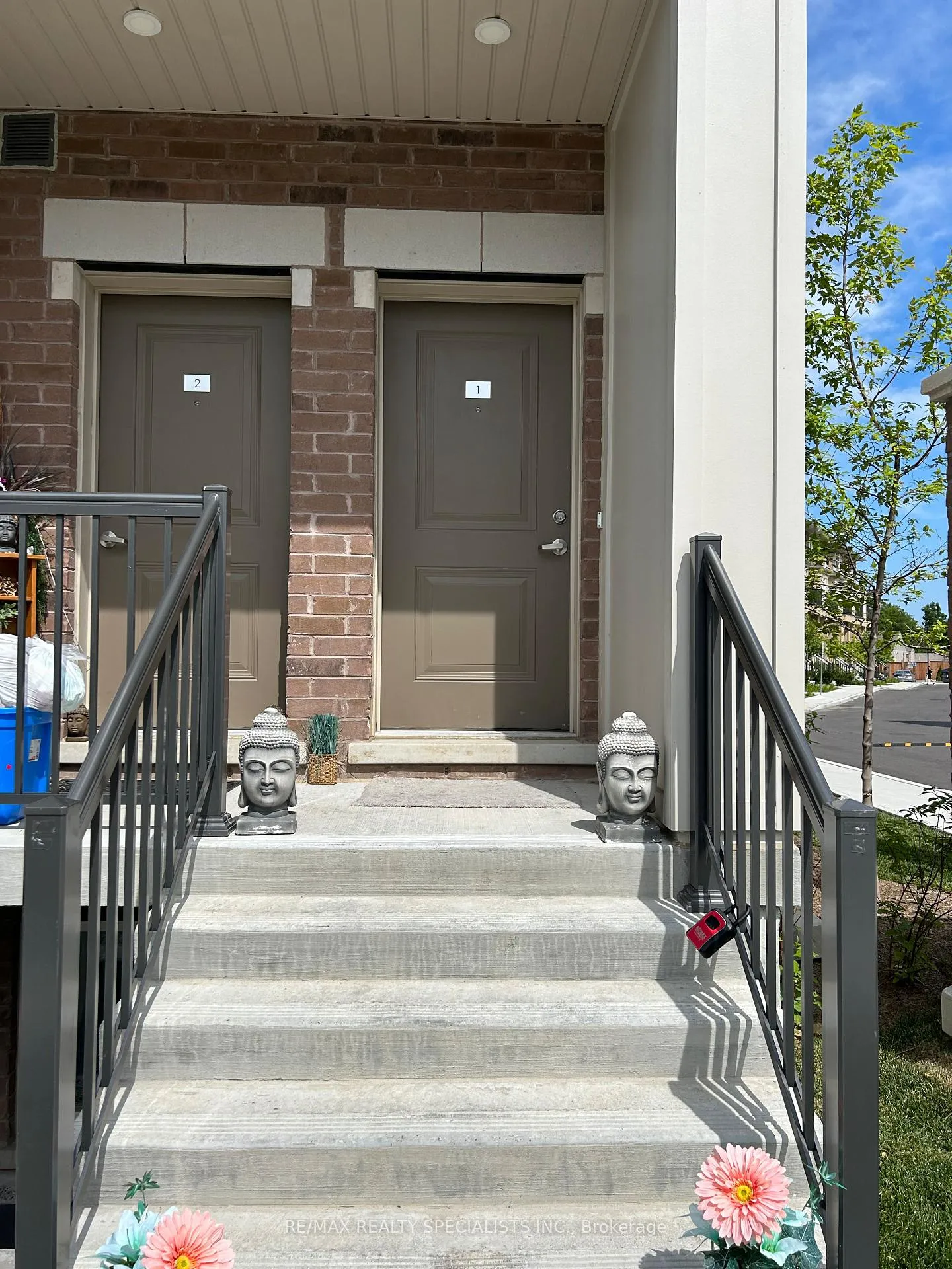Photo 2 of Unit 1, 490 Beresford Path, Oshawa, Central — HOMEH