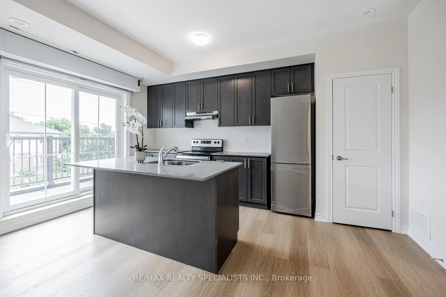 Photo 4 of Unit 1, 490 Beresford Path, Oshawa, Central — HOMEH